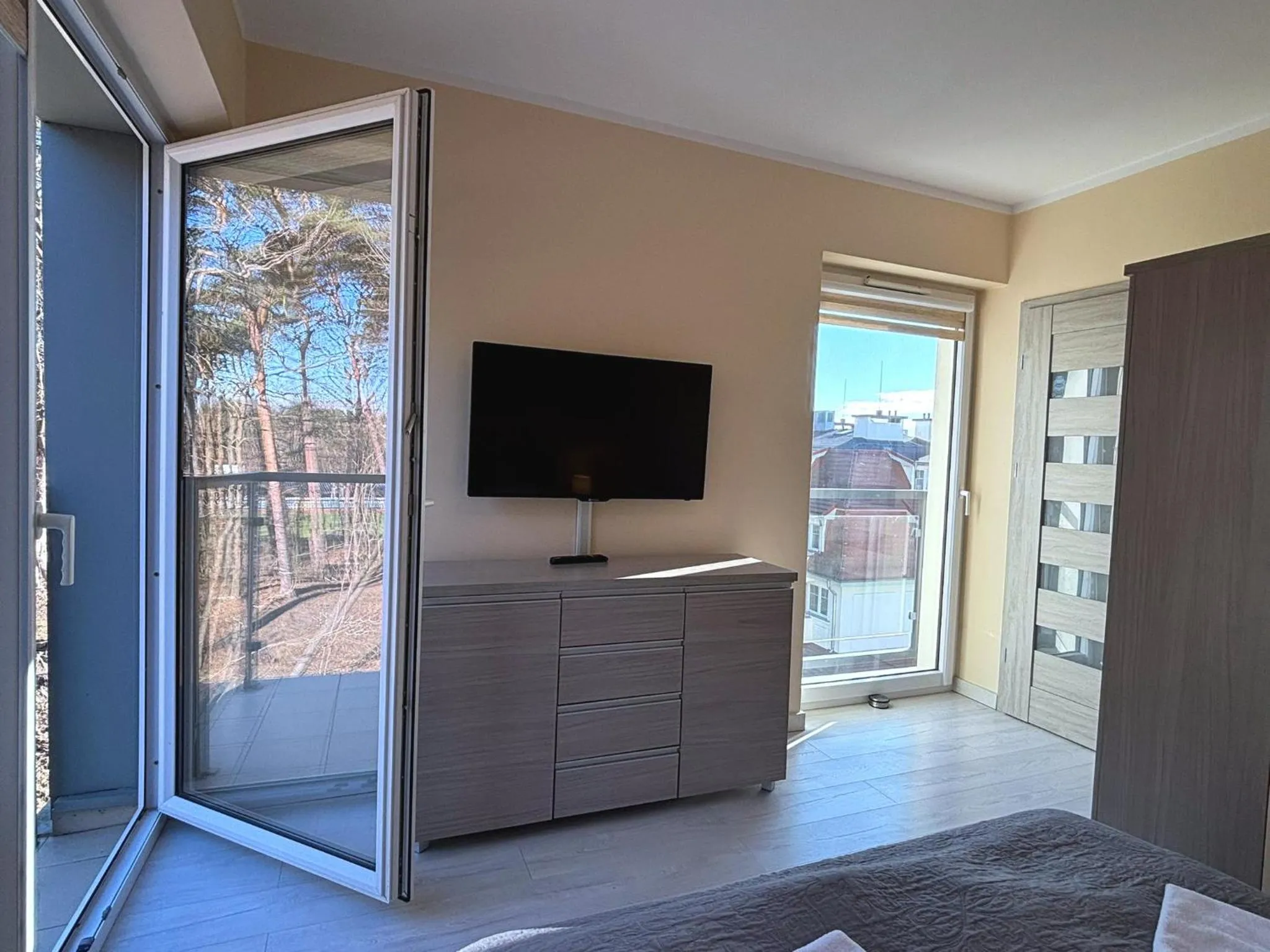 Bed in Osiedle Cesarskie Apartamenty - Parking - Apartamenty Bryza