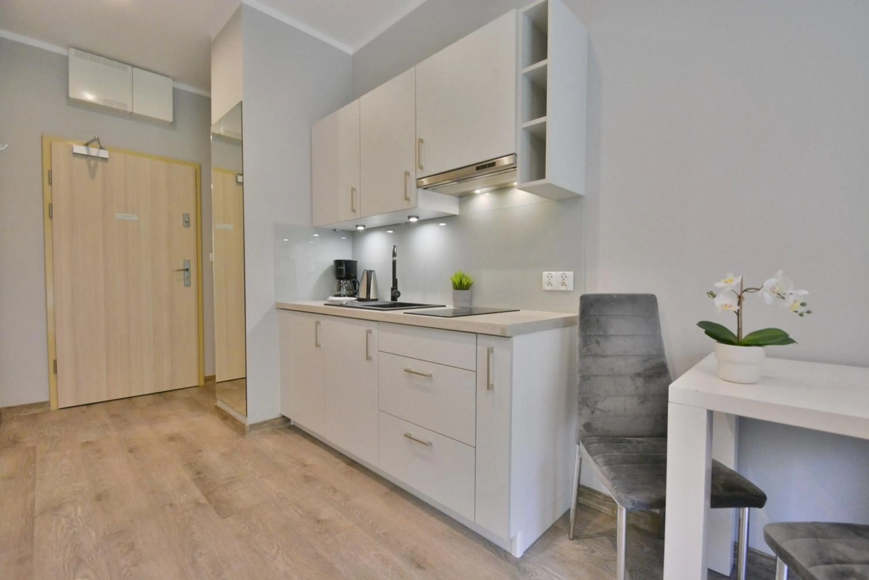 Kitchen or kitchenette in Osiedle Cesarskie Apartamenty - Parking - Apartamenty Bryza