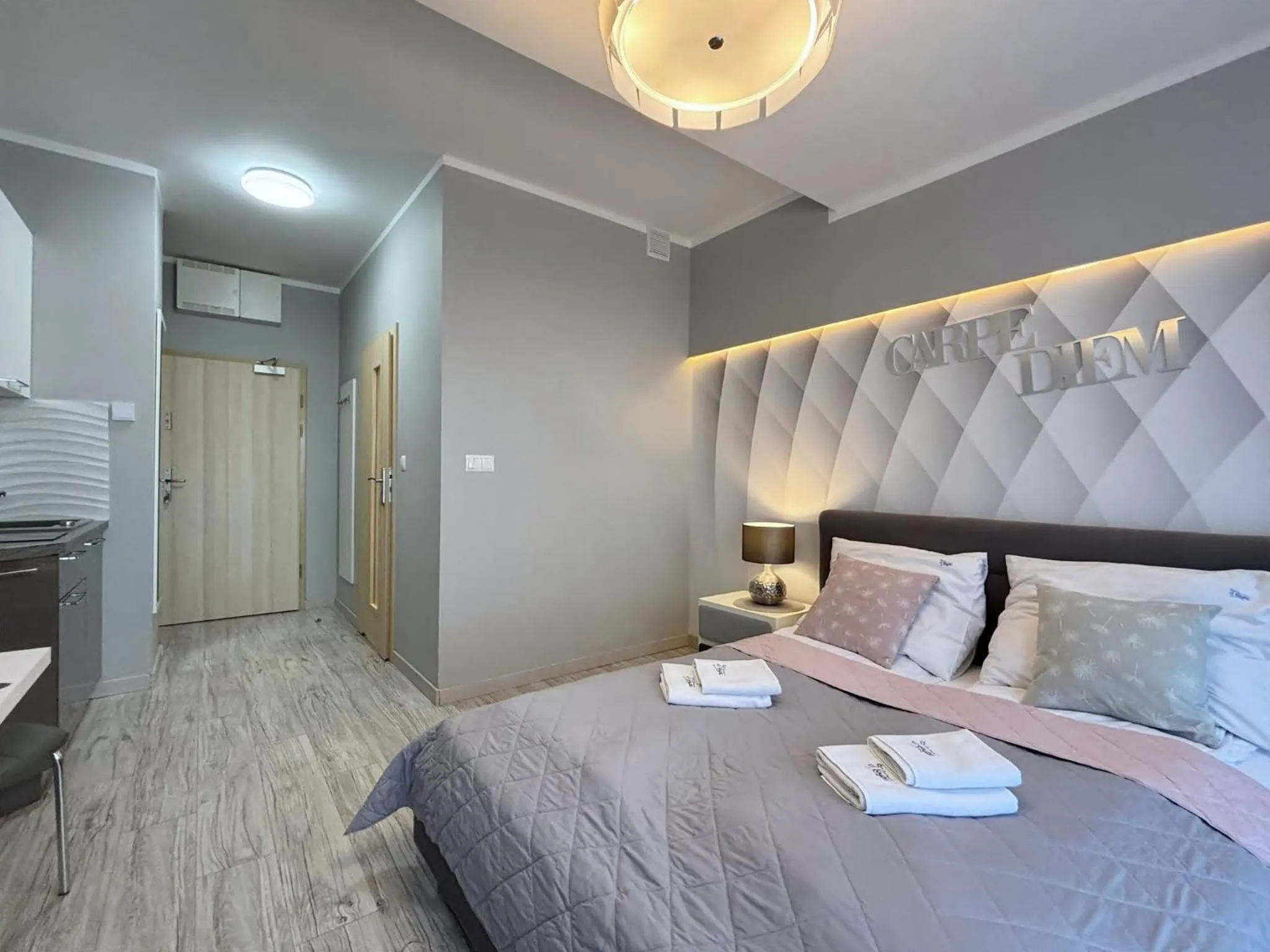 Bed in Osiedle Cesarskie Apartamenty - Parking - Apartamenty Bryza