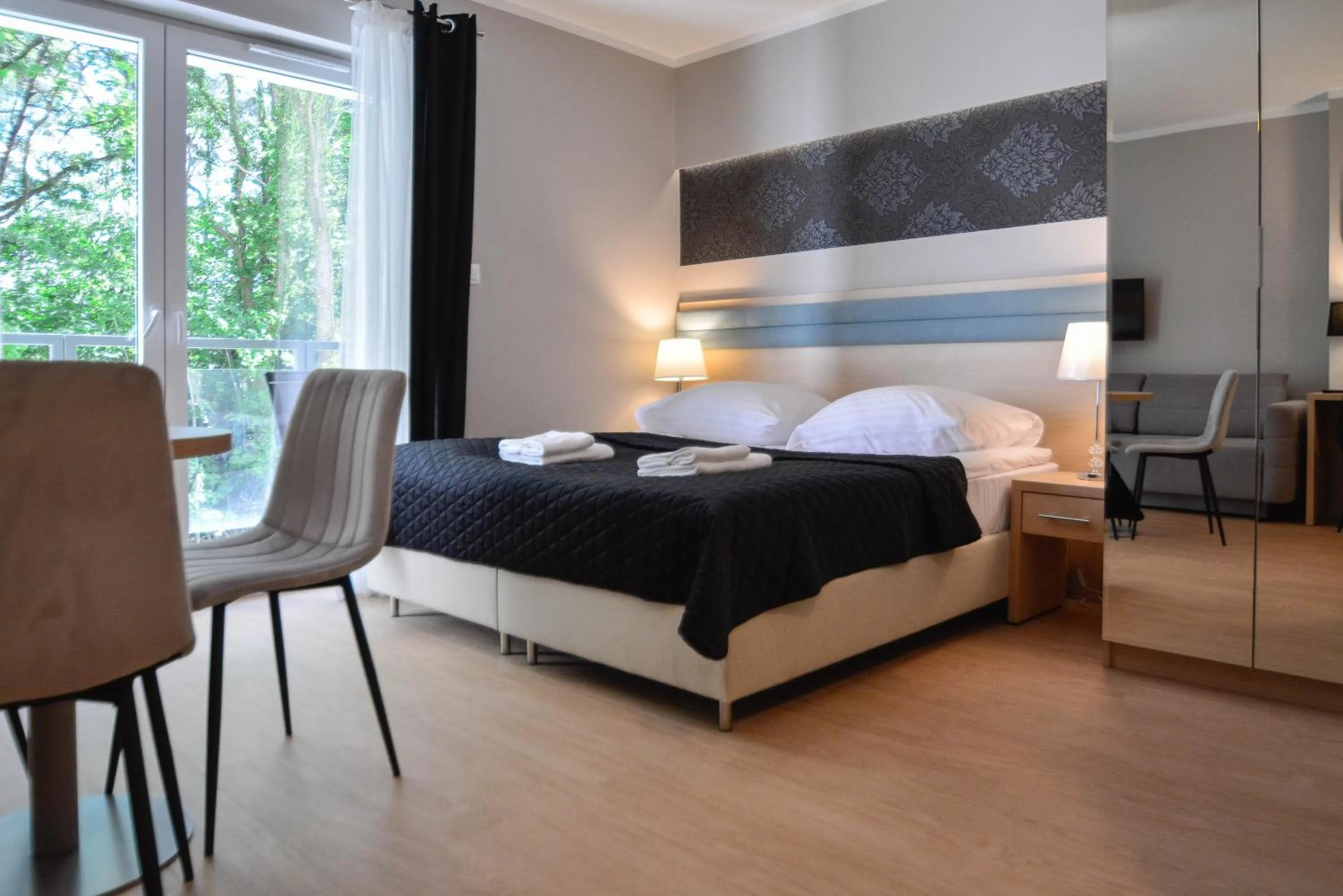 Bed in Osiedle Cesarskie Apartamenty - Parking - Apartamenty Bryza