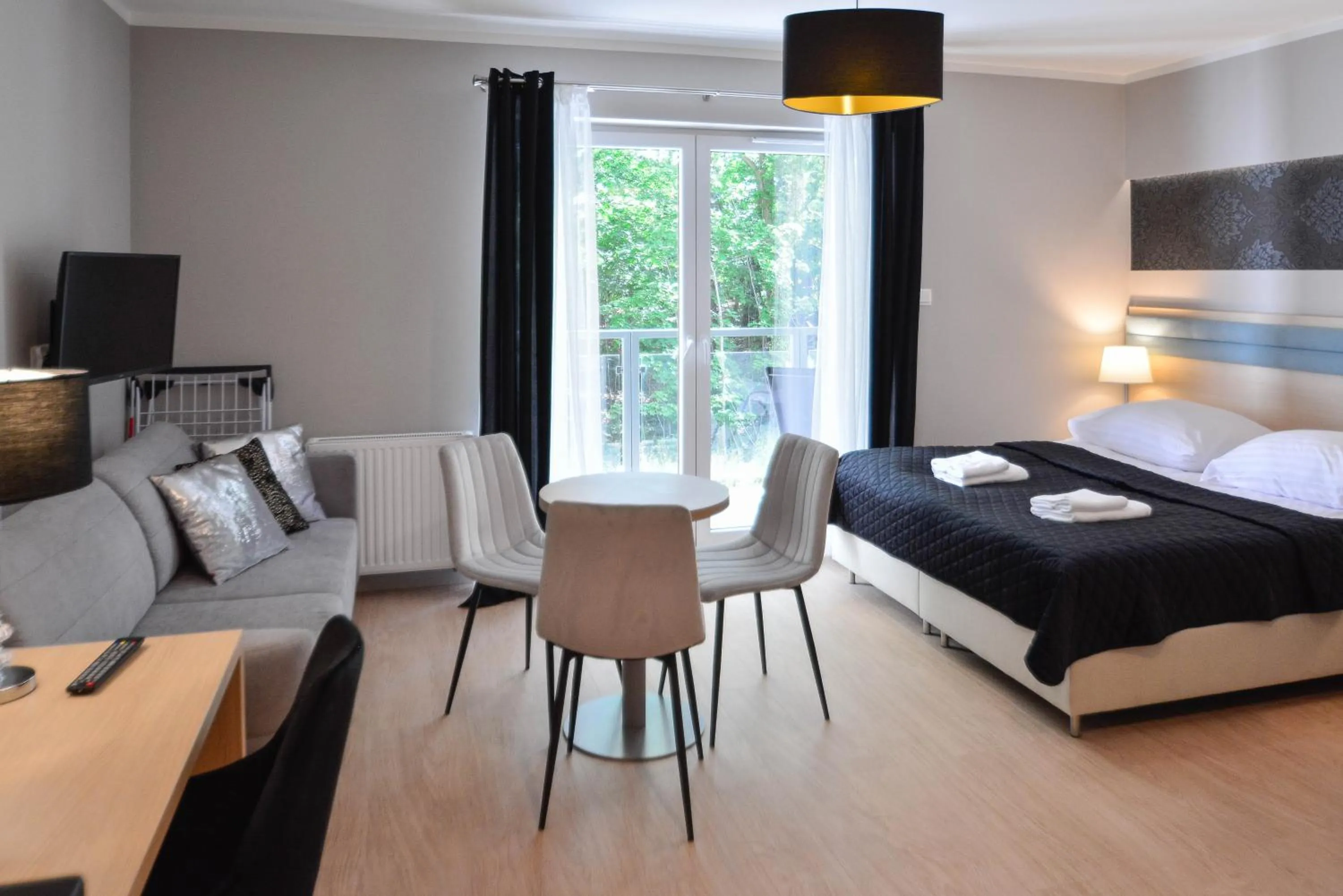 Bed in Osiedle Cesarskie Apartamenty - Parking - Apartamenty Bryza