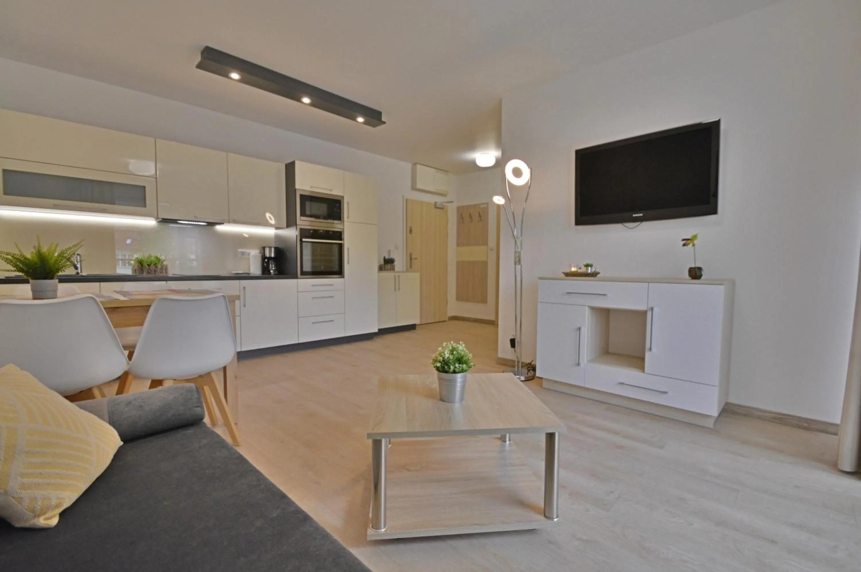 TV and multimedia in Osiedle Cesarskie Apartamenty - Parking - Apartamenty Bryza