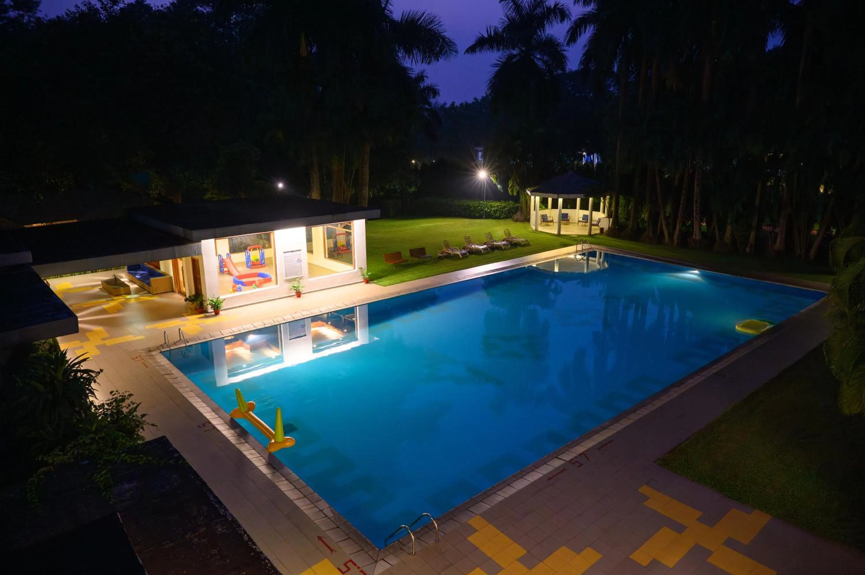 Swimming pool in Sinclairs Retreat Dooars, Chalsa