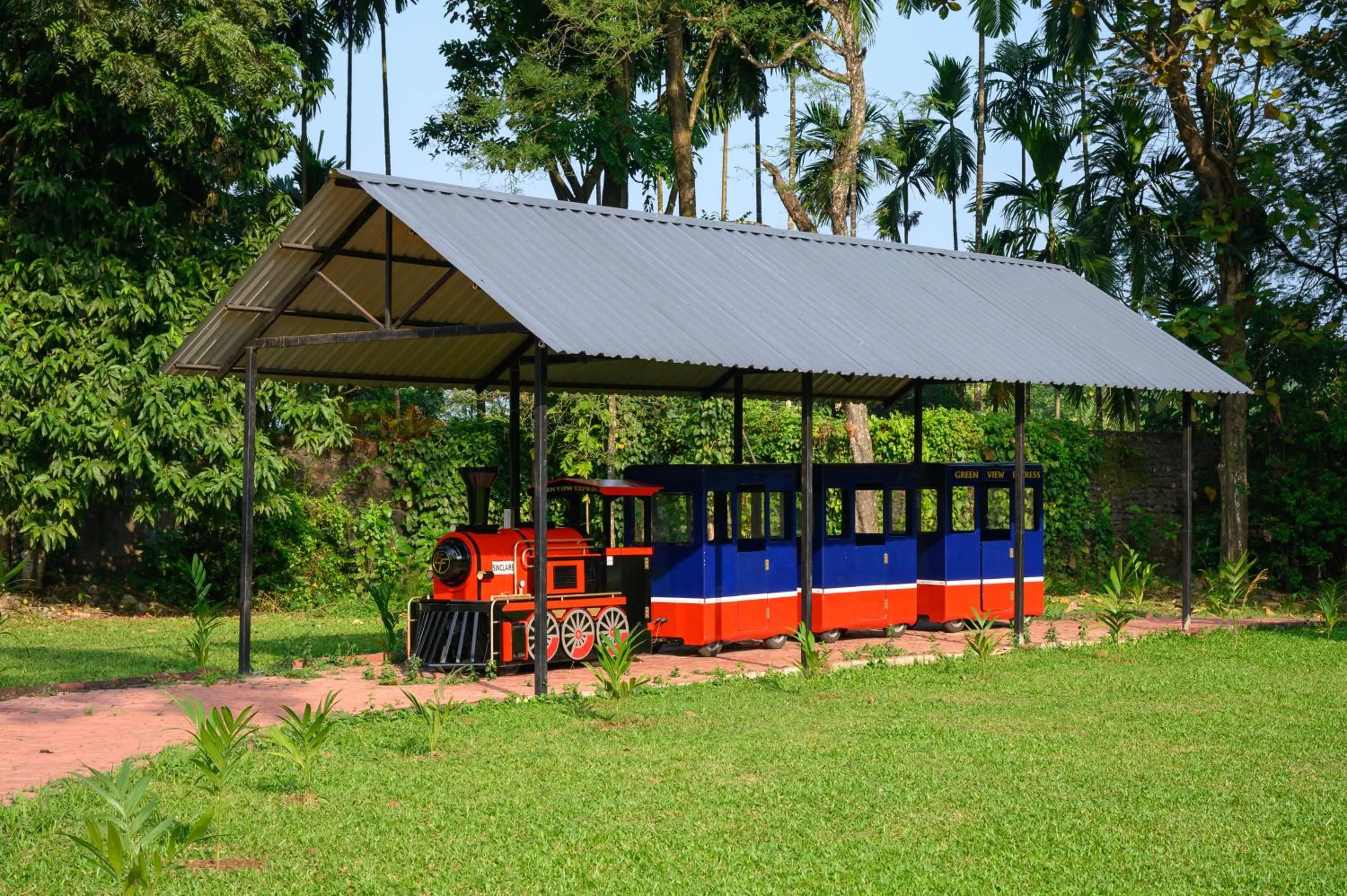 Area and facilities in Sinclairs Retreat Dooars, Chalsa