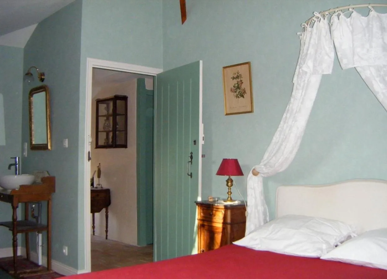 Bed in Chambres d'hôtes Le Pont Romain