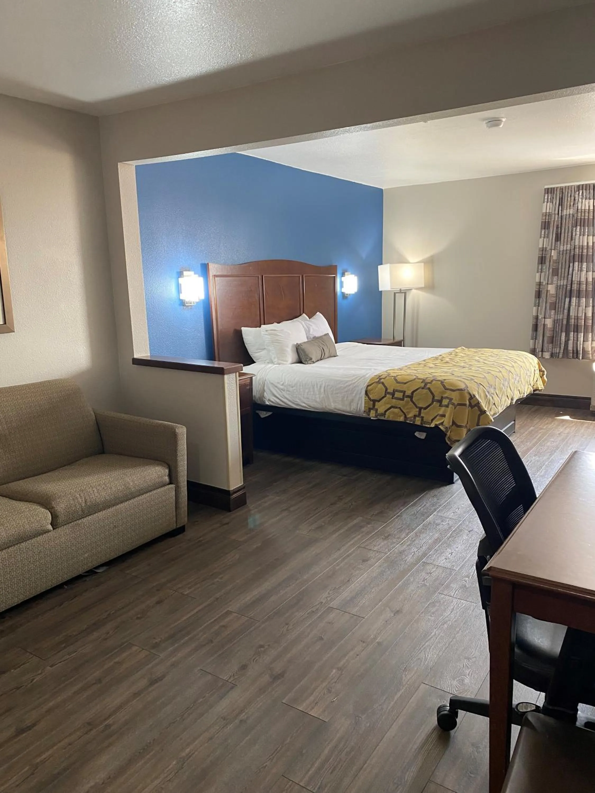 Bedroom, Bed in Baymont by Wyndham Oklahoma City/Quail Springs