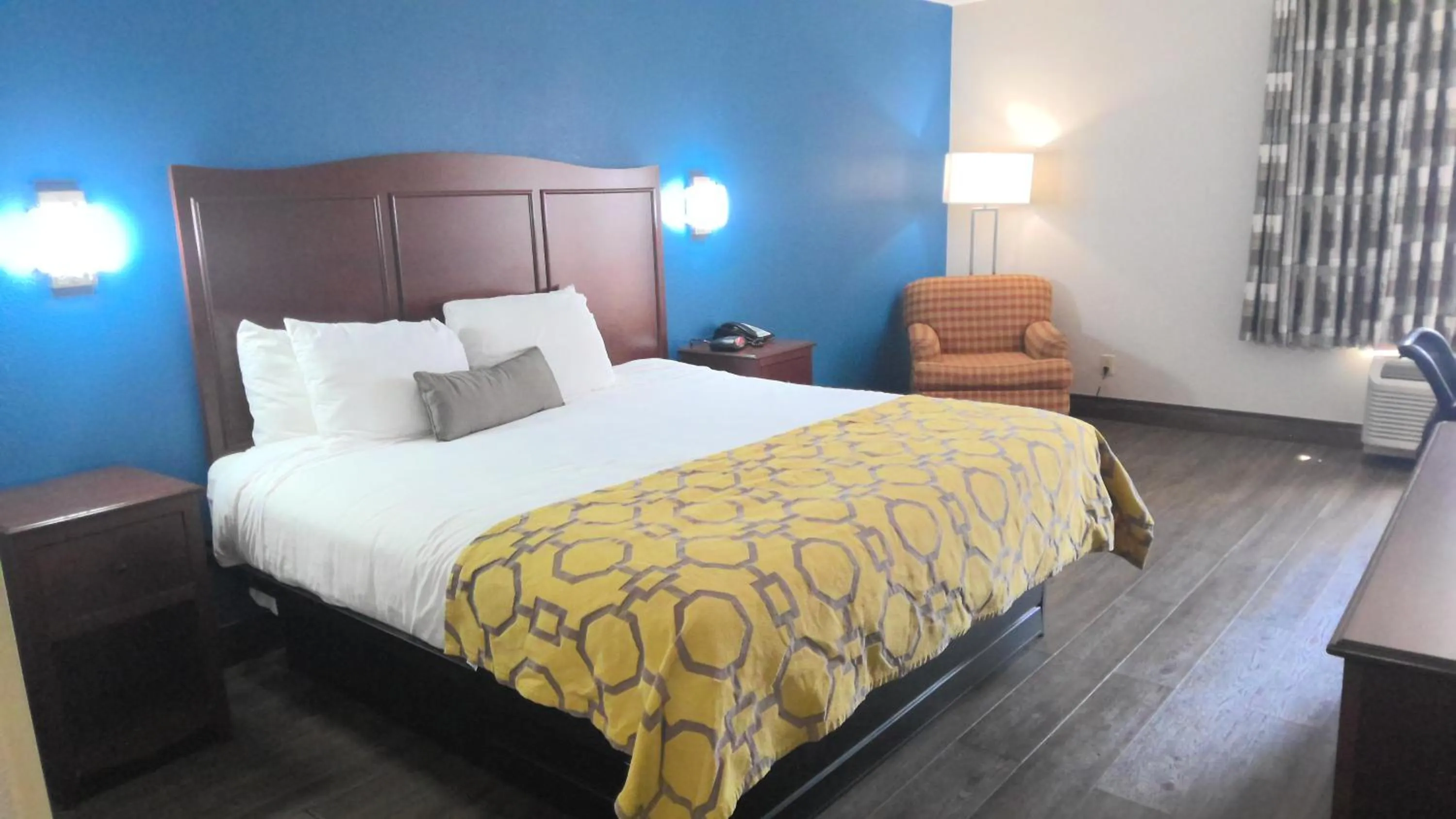 Bedroom, Bed in Baymont by Wyndham Oklahoma City/Quail Springs