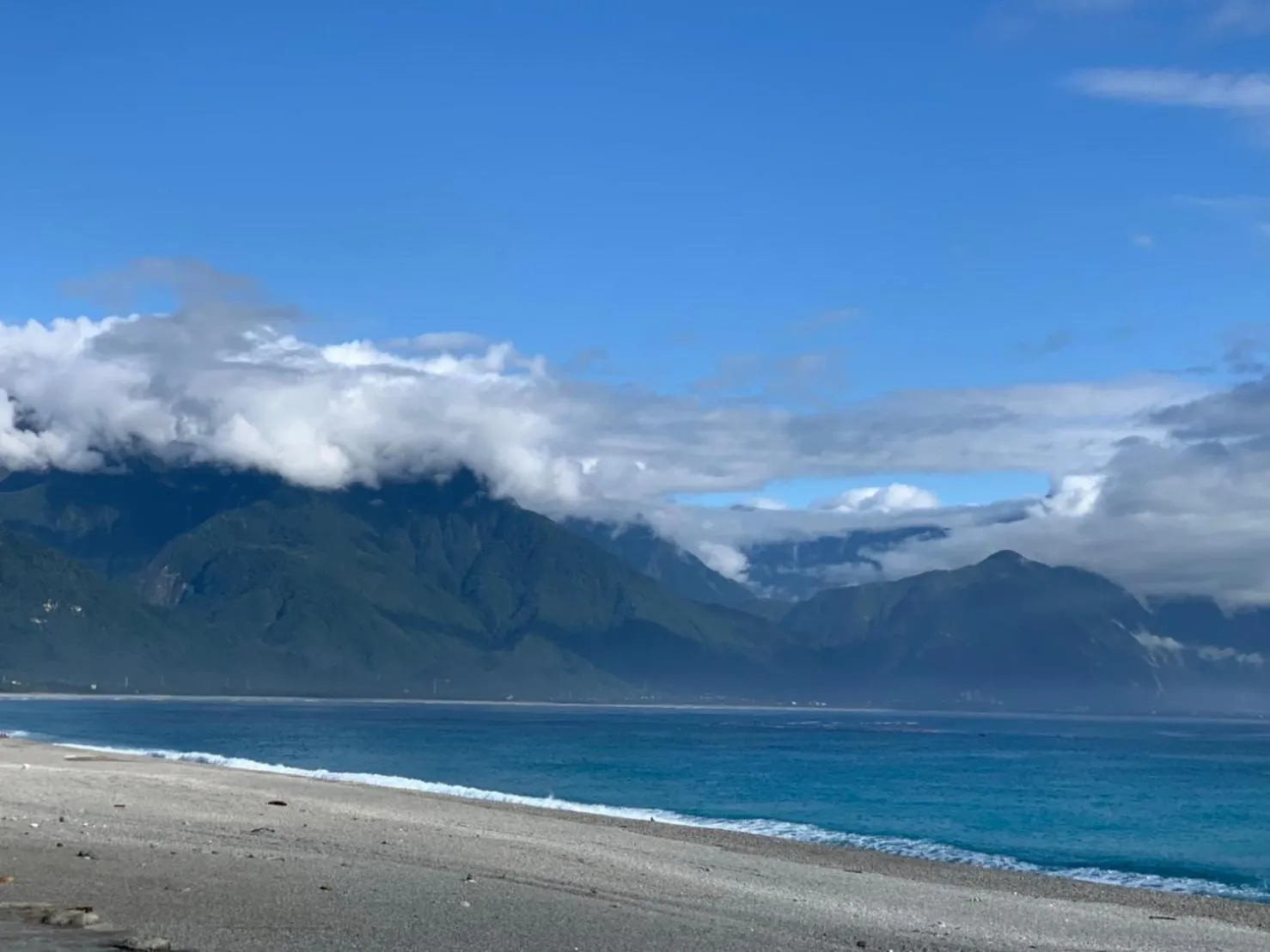 Beach in Come Sit Hostel