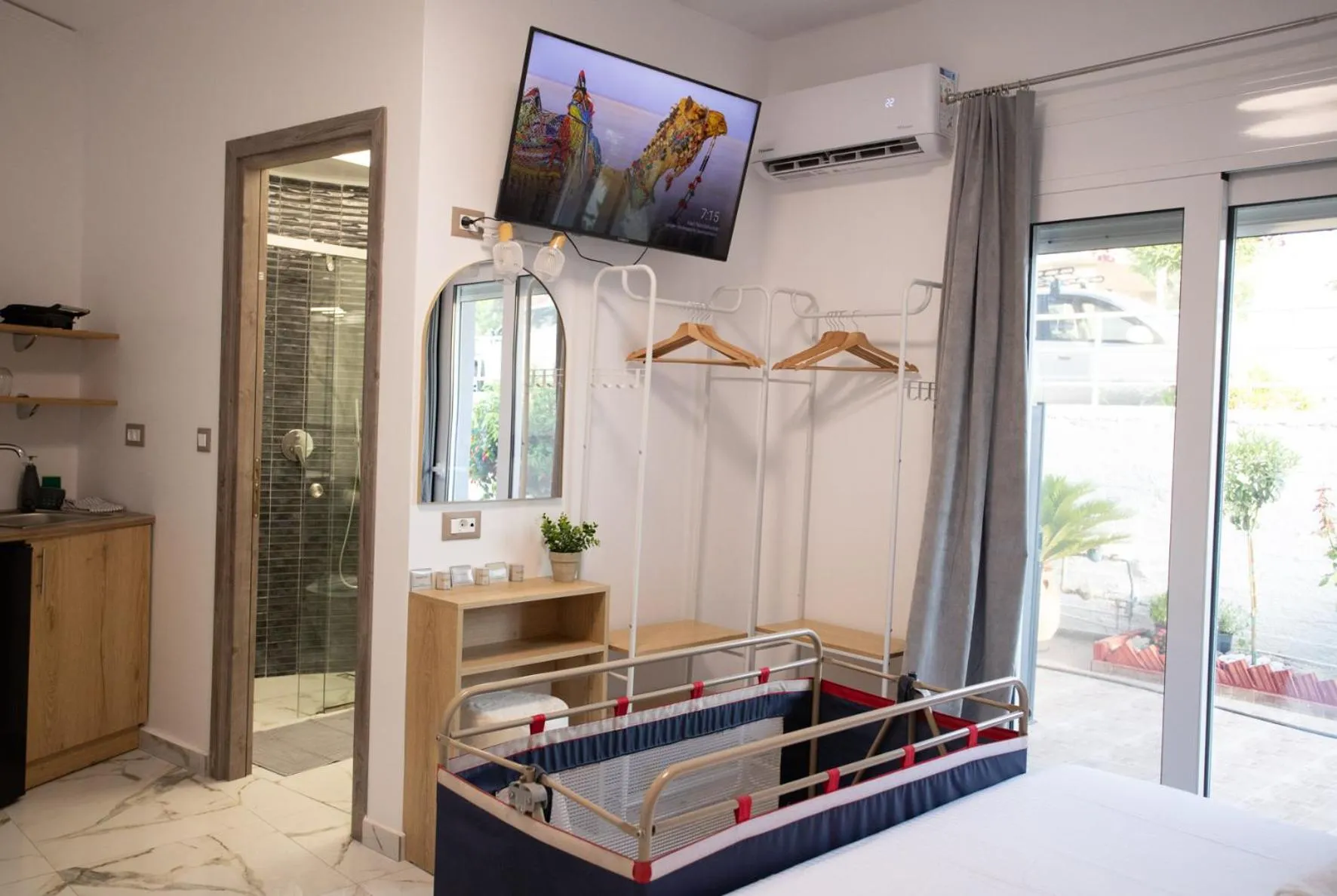 Photo of the whole room in Star Hotel