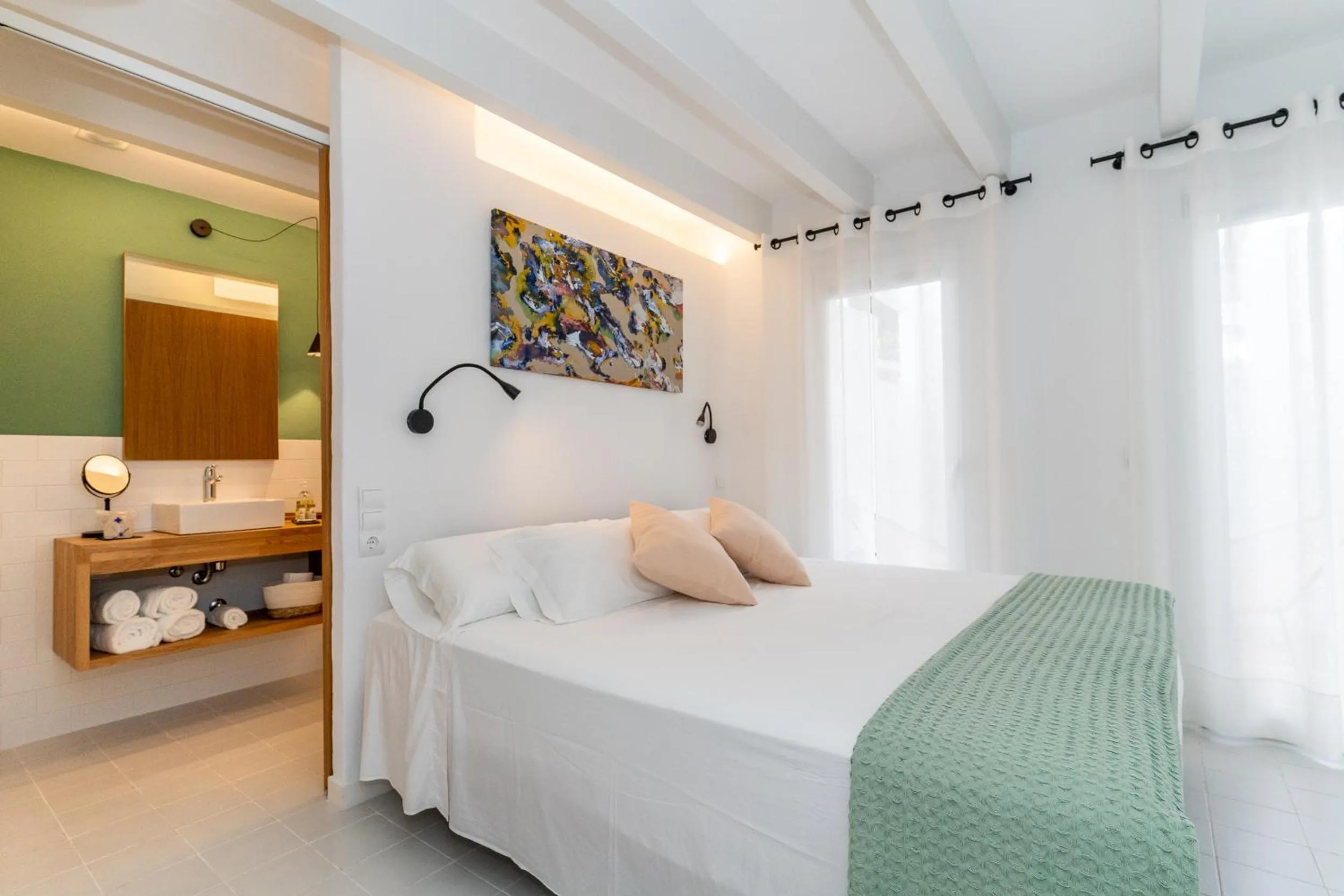 Photo of the whole room, Bed in Hotel m - 27