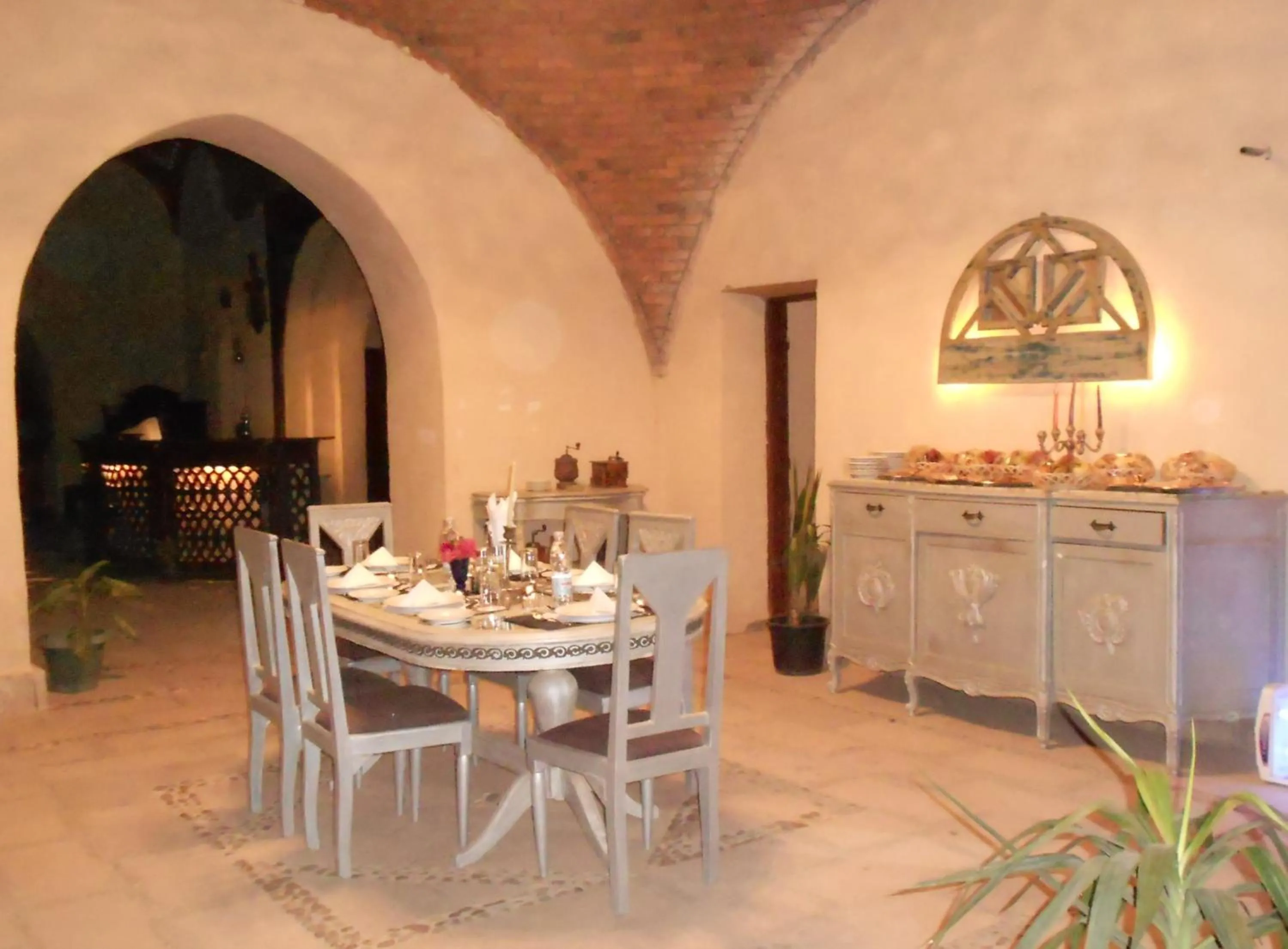 Restaurant/places to eat in Shanda Lodge Desert Resort