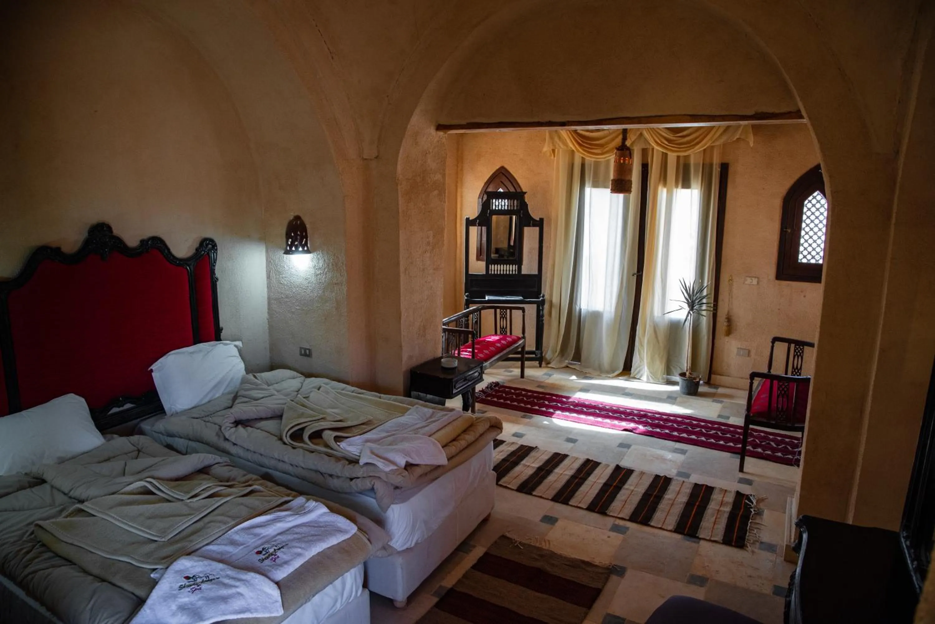 Photo of the whole room, Bed in Shanda Lodge Desert Resort