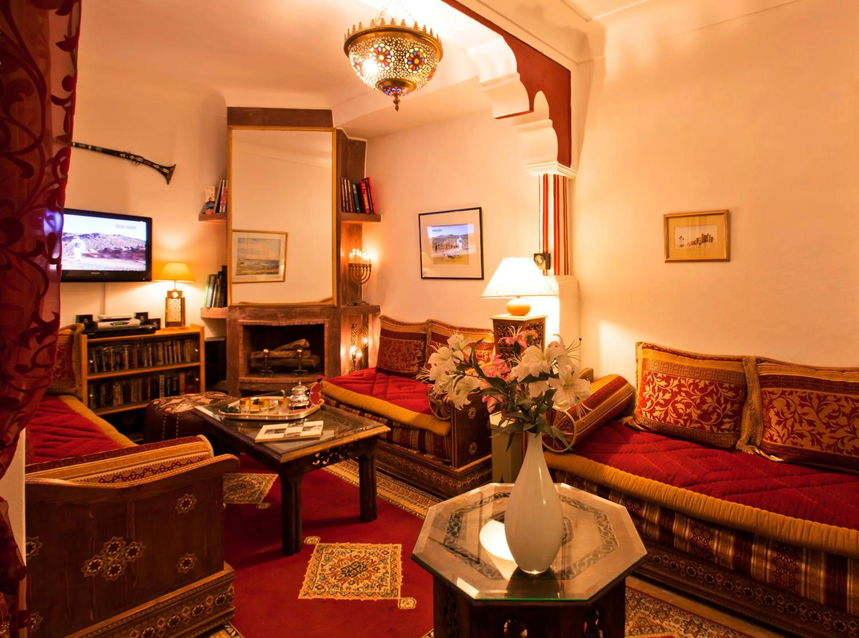 Communal lounge/ TV room in Riad Cherihane