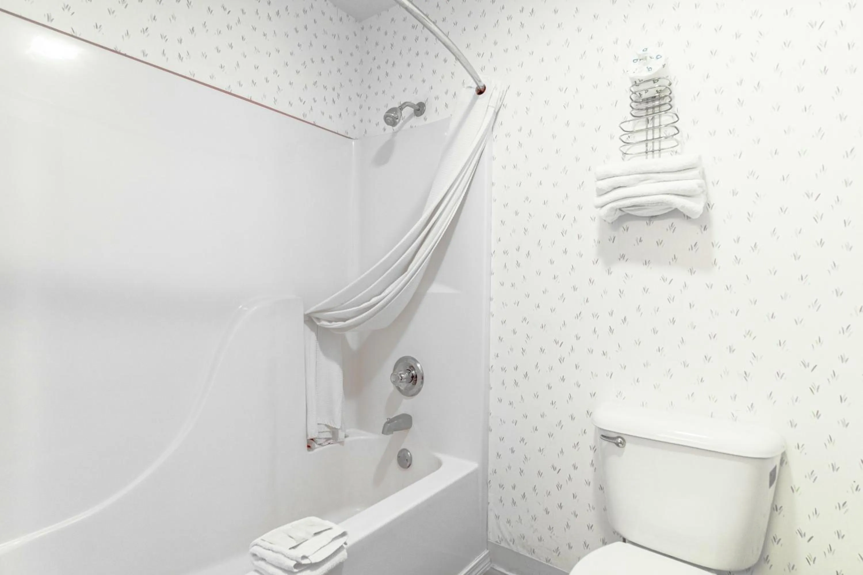 Bathroom in Hotel O Eureka Springs - Christ of Ozark Area