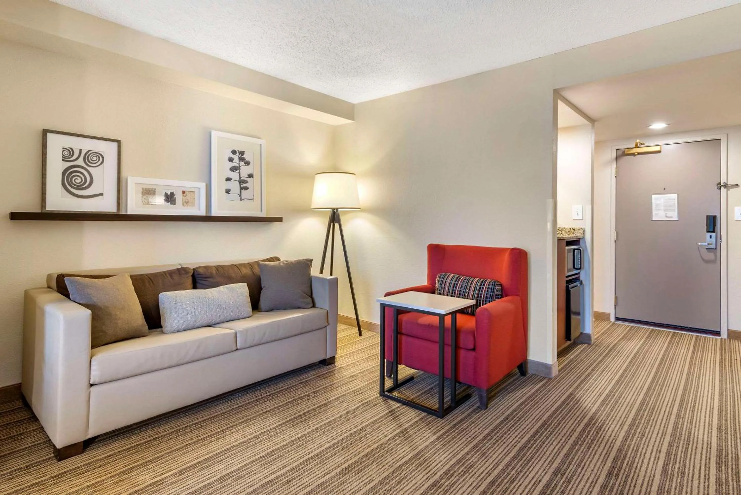 Bedroom in Country Inn & Suites by Radisson, Atlanta Galleria-Ballpark, GA