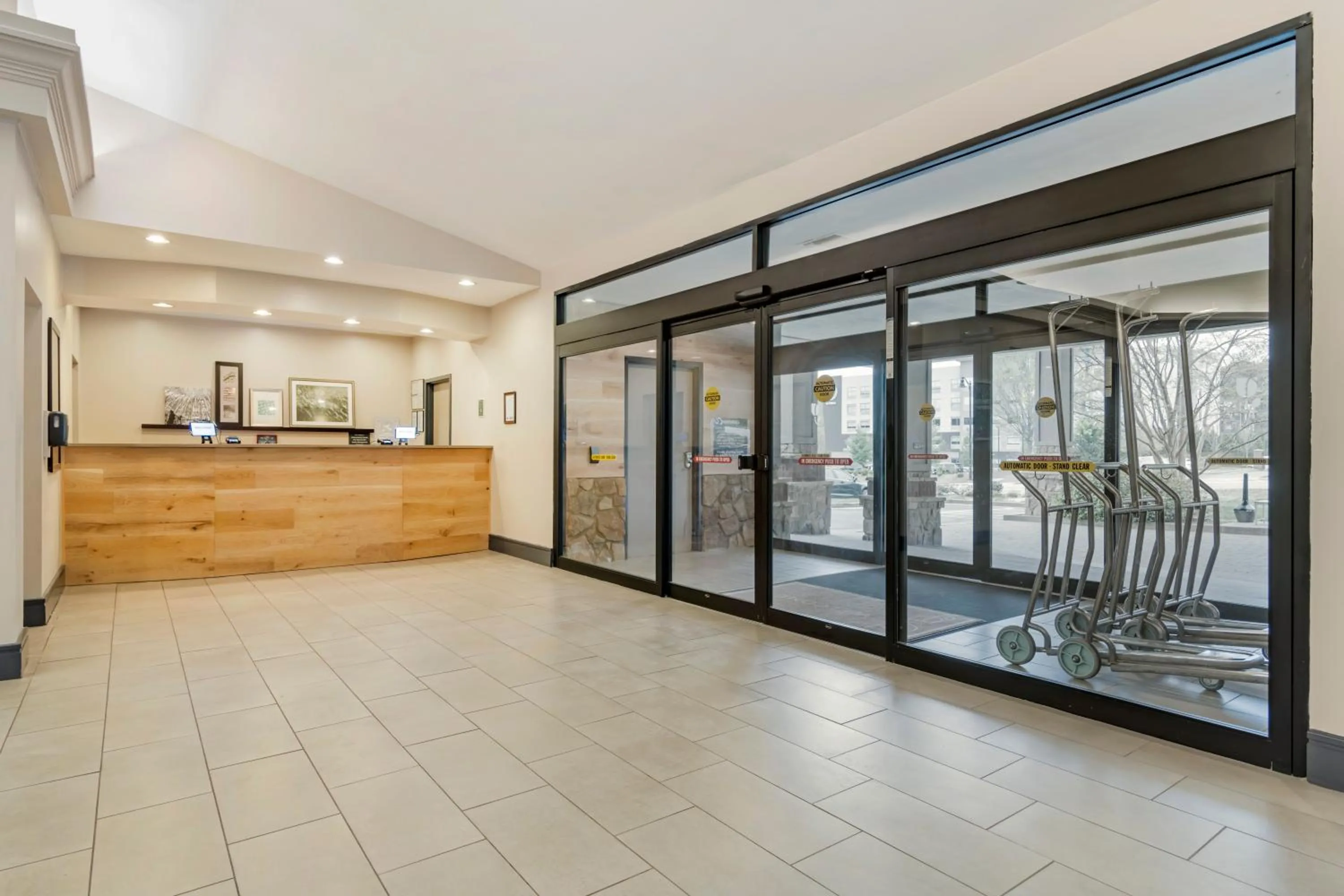 Lobby or reception in Country Inn & Suites by Radisson, Atlanta Galleria-Ballpark, GA