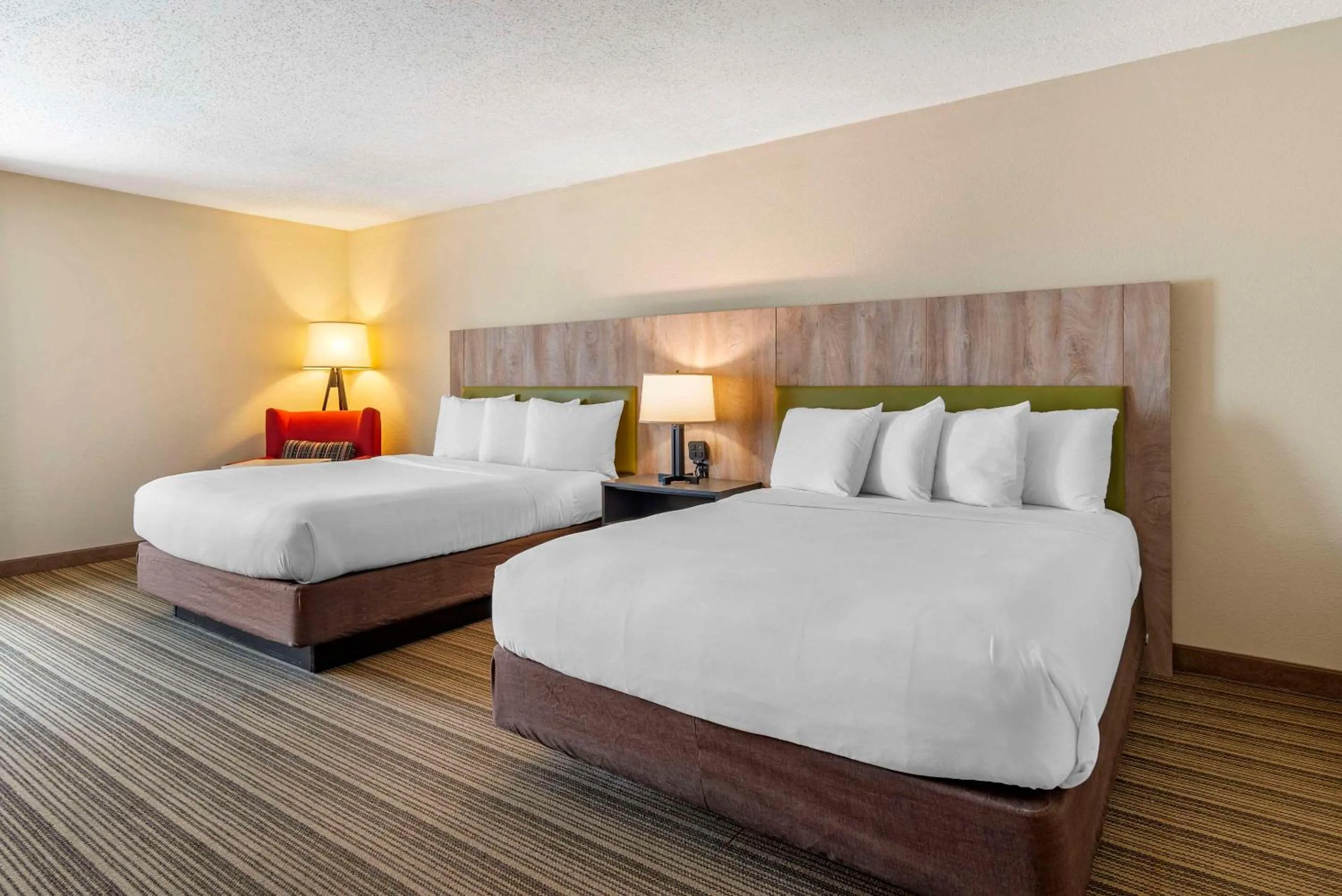 Bedroom, Bed in Country Inn & Suites by Radisson, Atlanta Galleria-Ballpark, GA