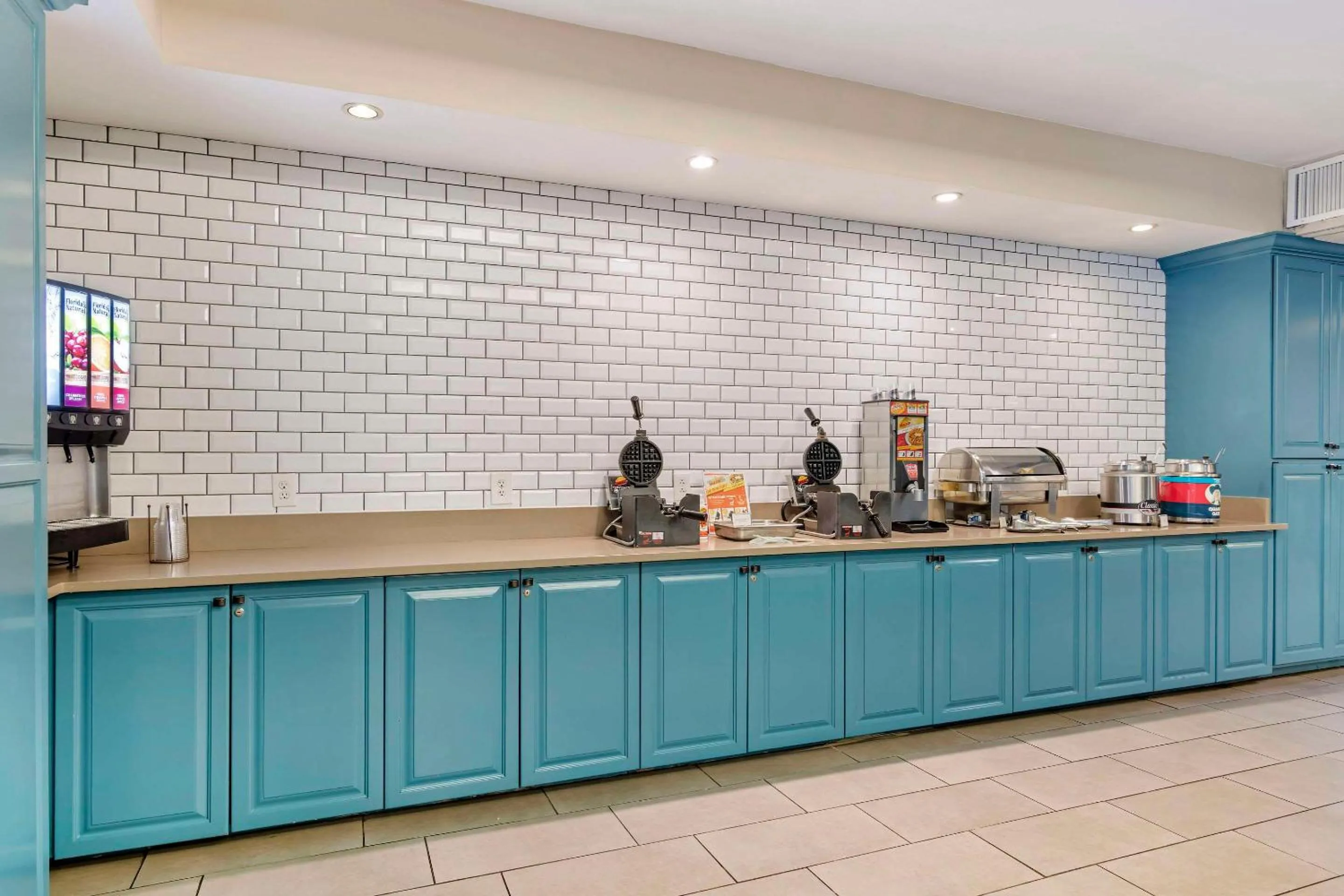 Breakfast in Country Inn & Suites by Radisson, Atlanta Galleria-Ballpark, GA