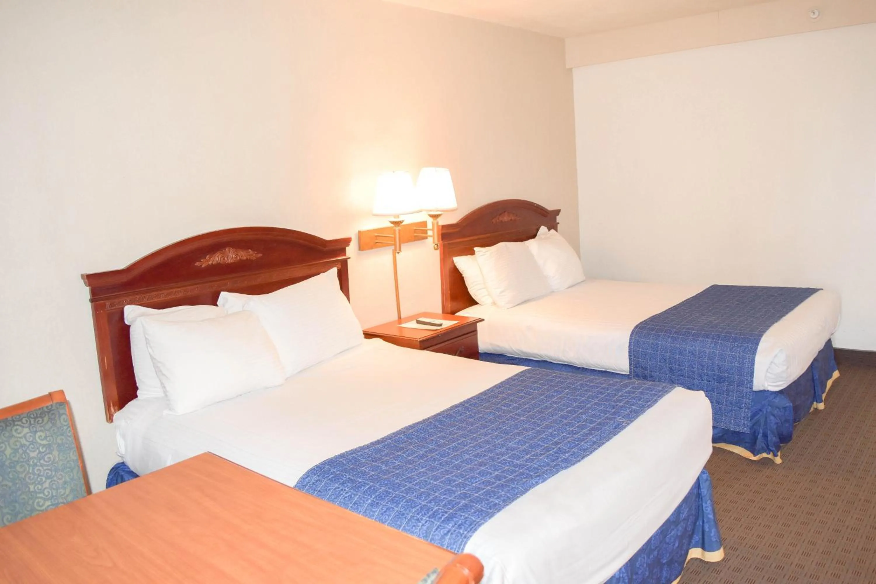 Bed in Attleboro Motor Inn