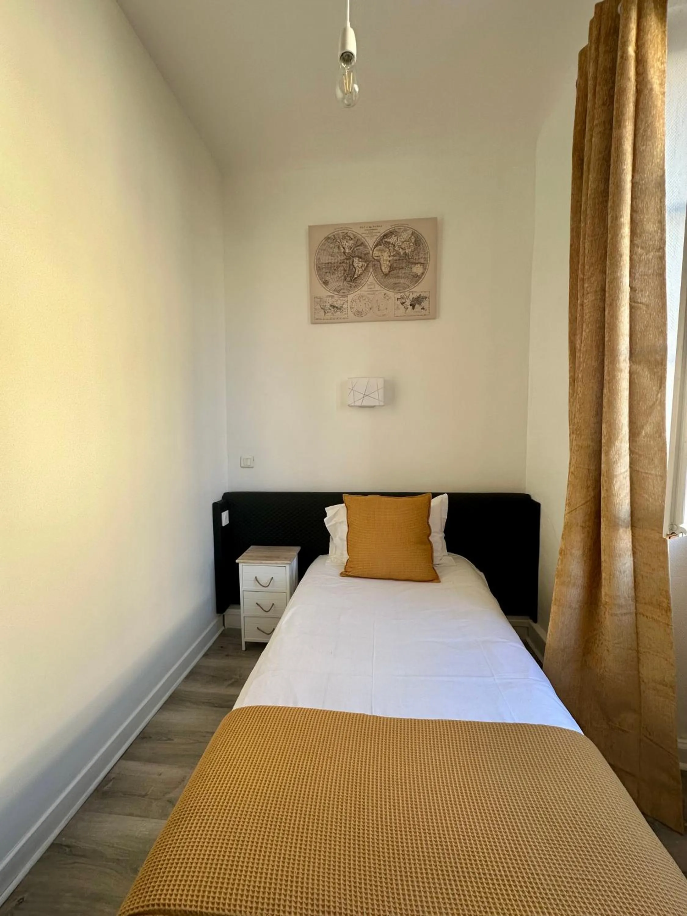 Bathroom, Bed in Hôtel Parc Mazon-Biarritz