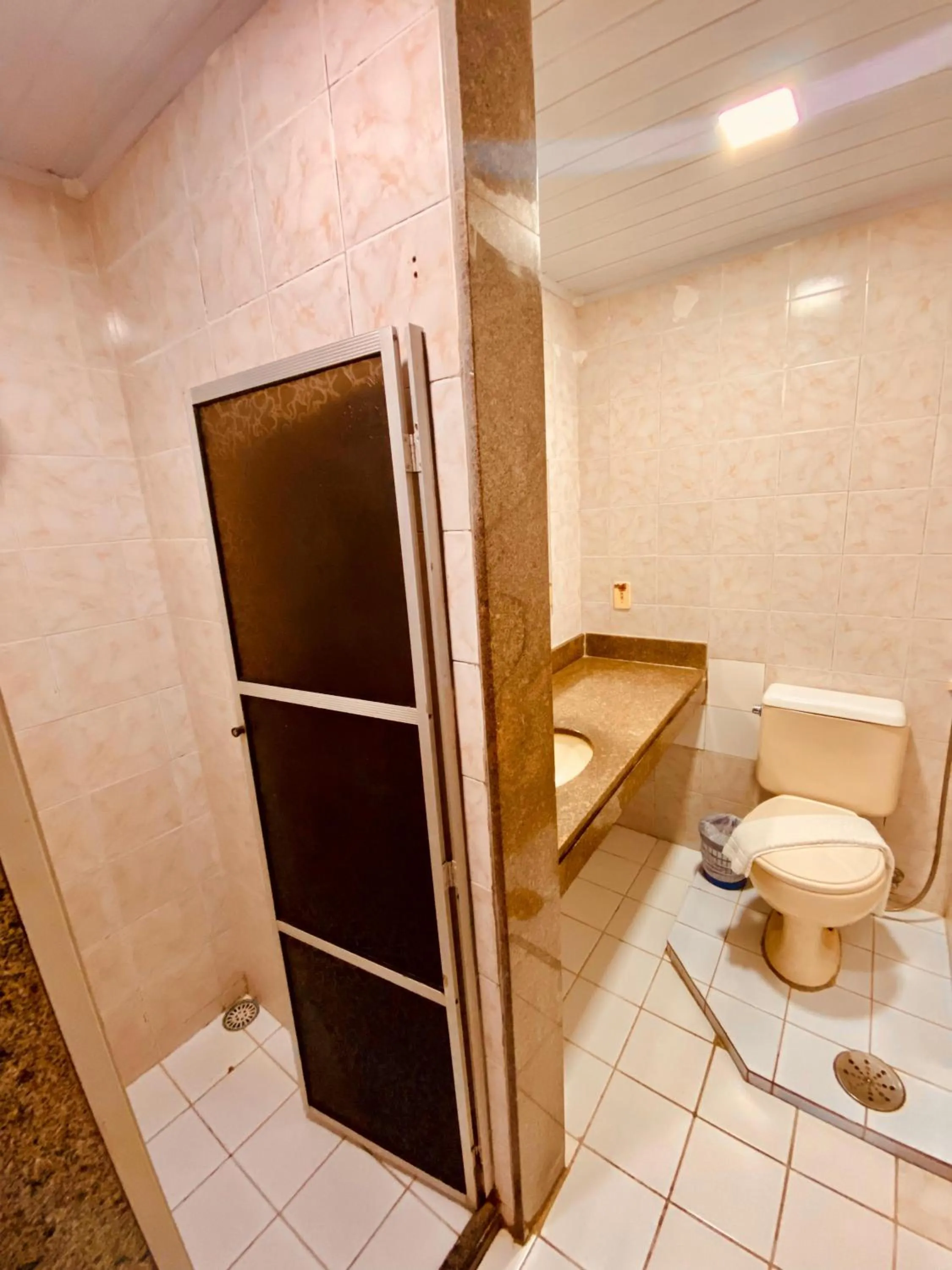 Bathroom in Hotel Porto das Ancoras