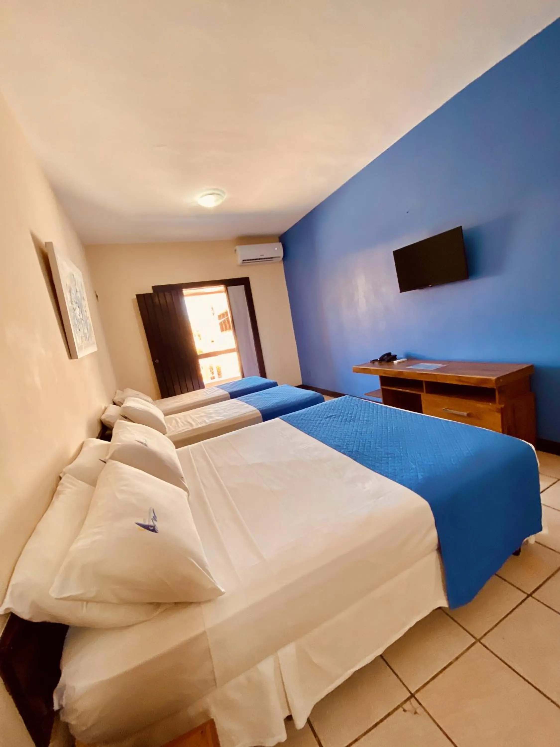 Photo of the whole room, Bed in Hotel Porto das Ancoras