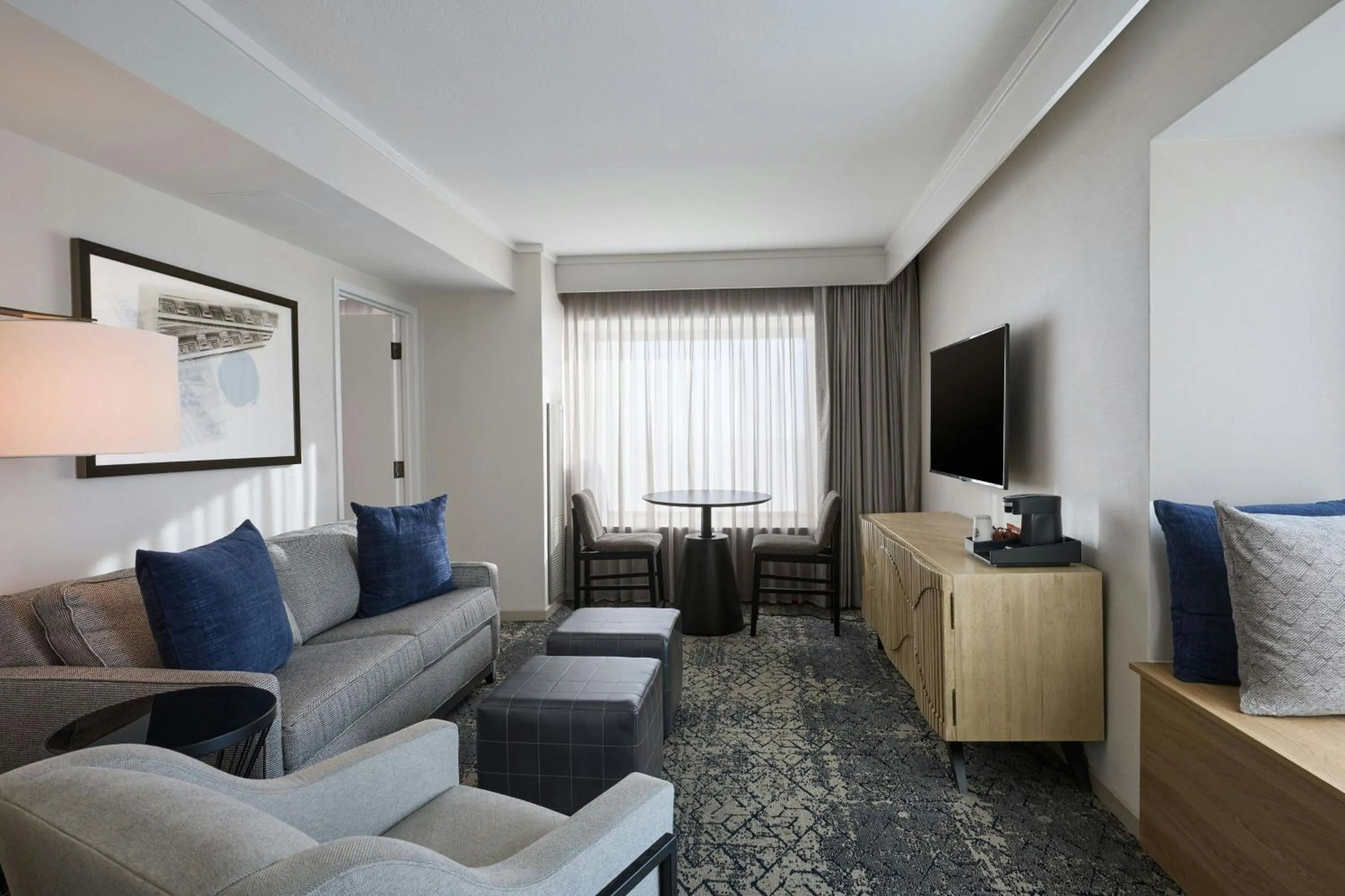 Photo of the whole room in Sheraton Grand Sacramento