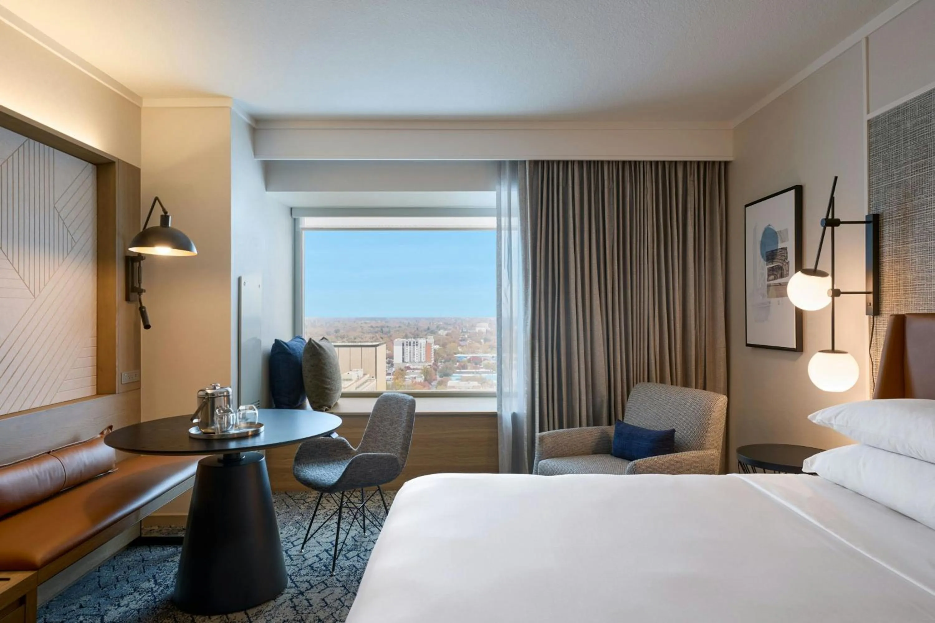 Photo of the whole room, Bed in Sheraton Grand Sacramento