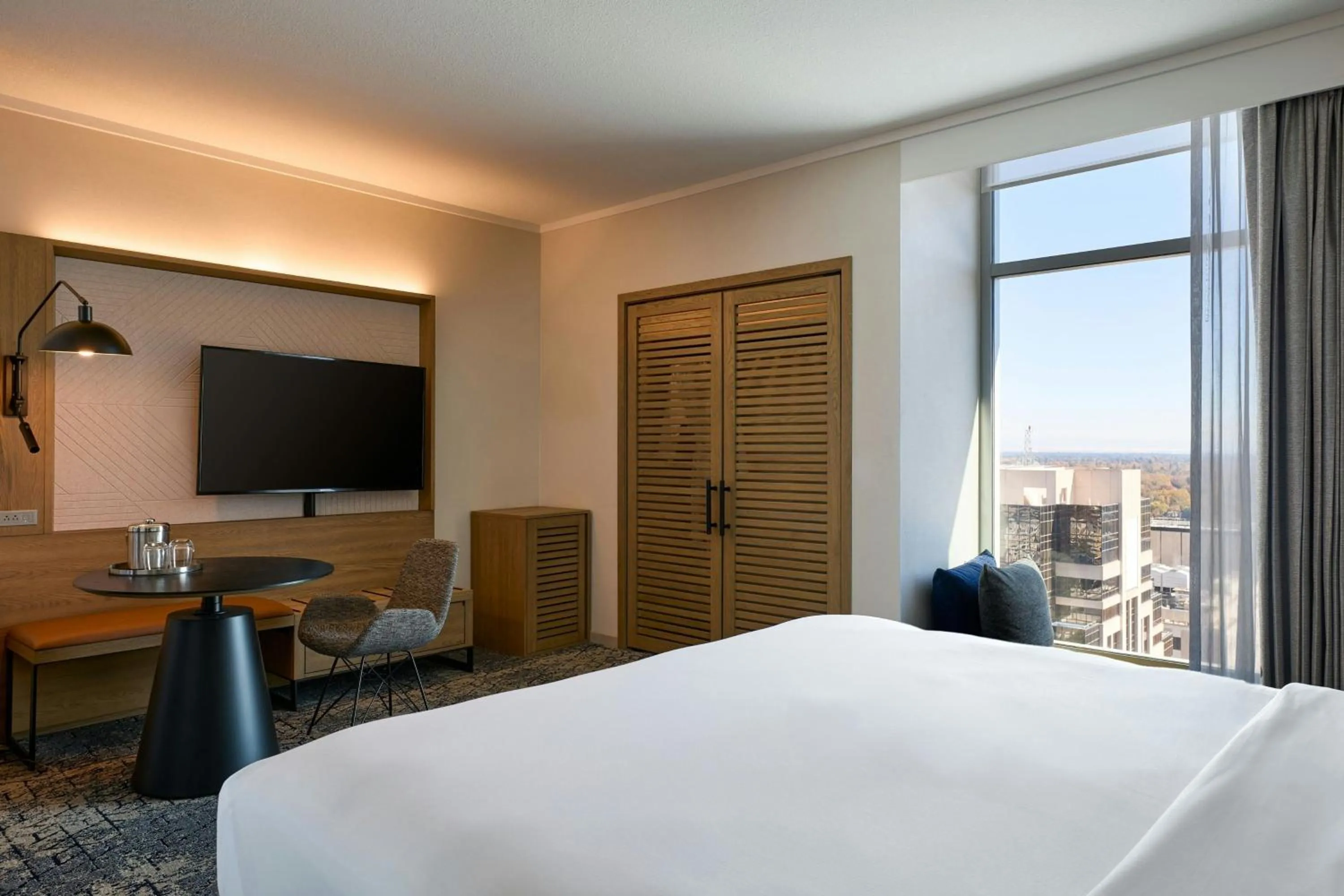 Lounge or bar, Bed in Sheraton Grand Sacramento