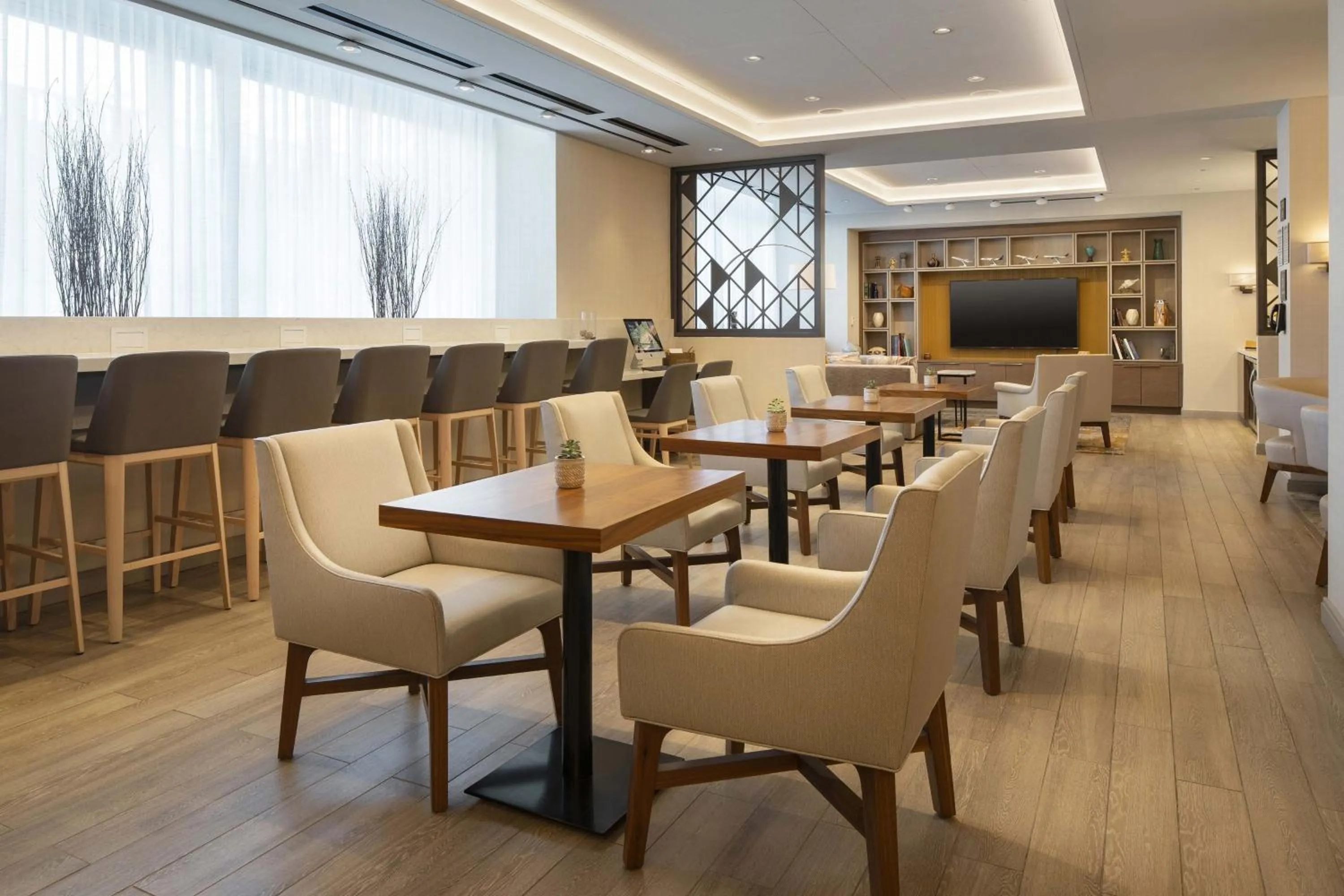 Lounge or bar in Sheraton Grand Sacramento