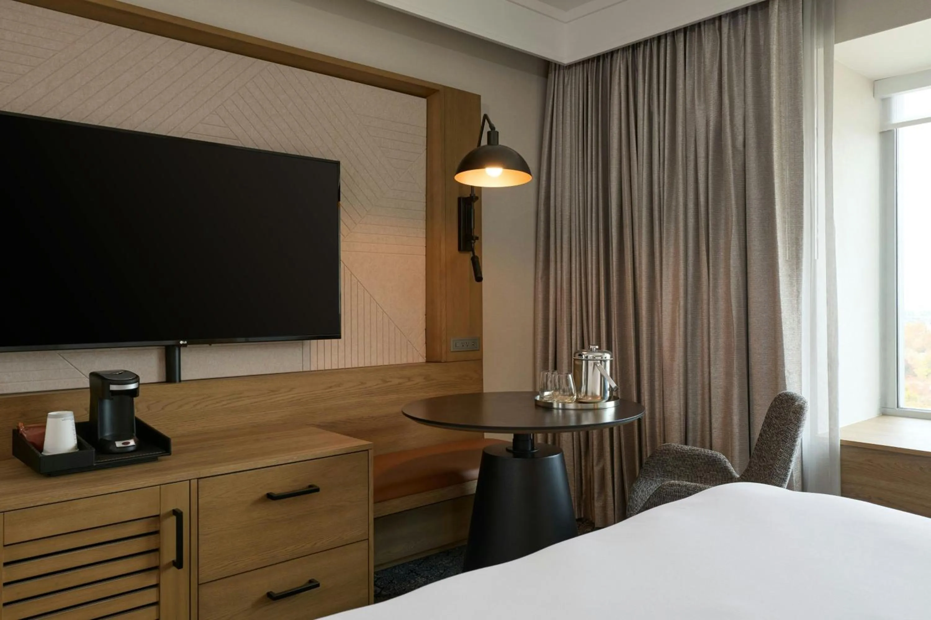 Photo of the whole room, Bed in Sheraton Grand Sacramento