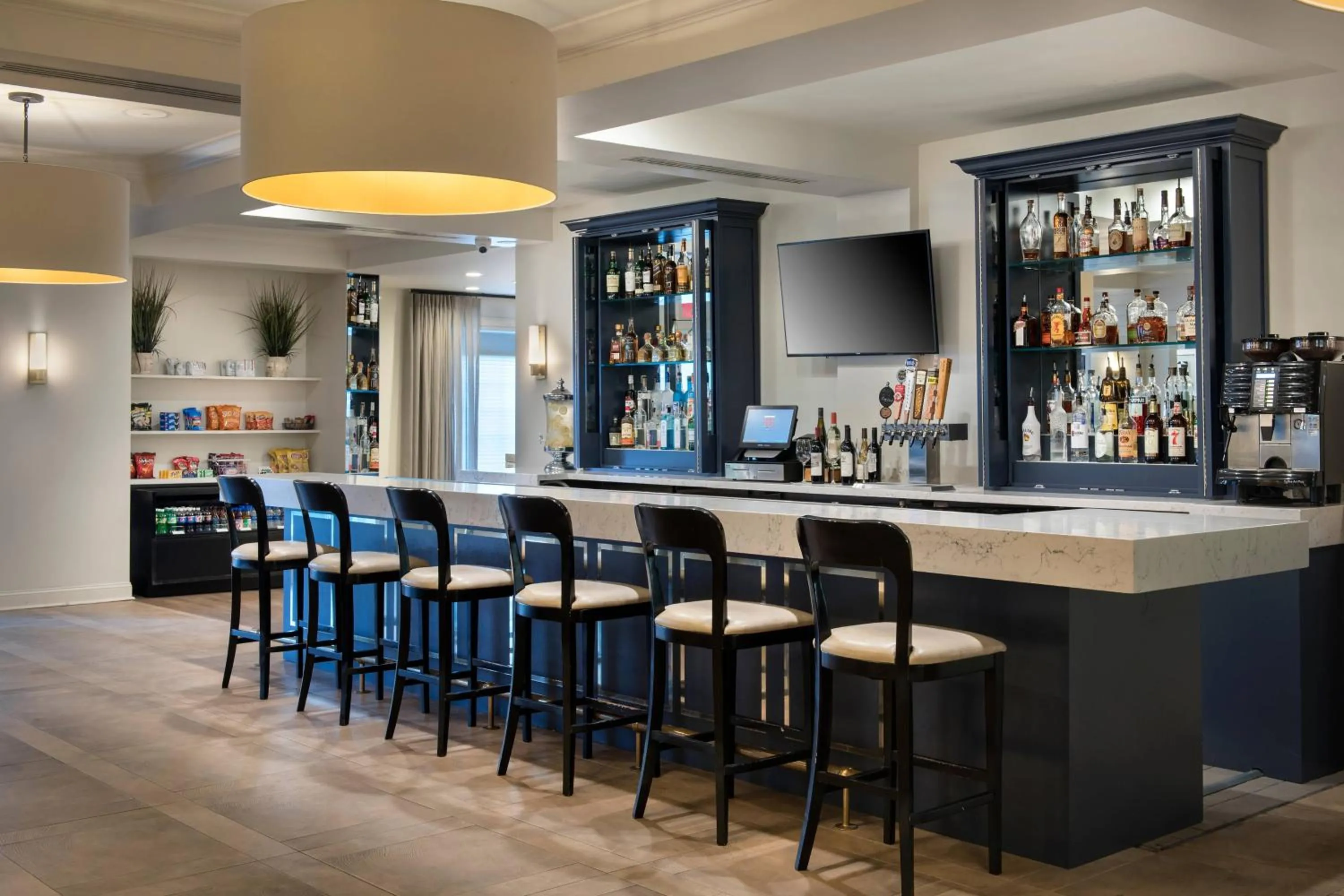 Lounge or bar in Delta Hotels by Marriott Basking Ridge