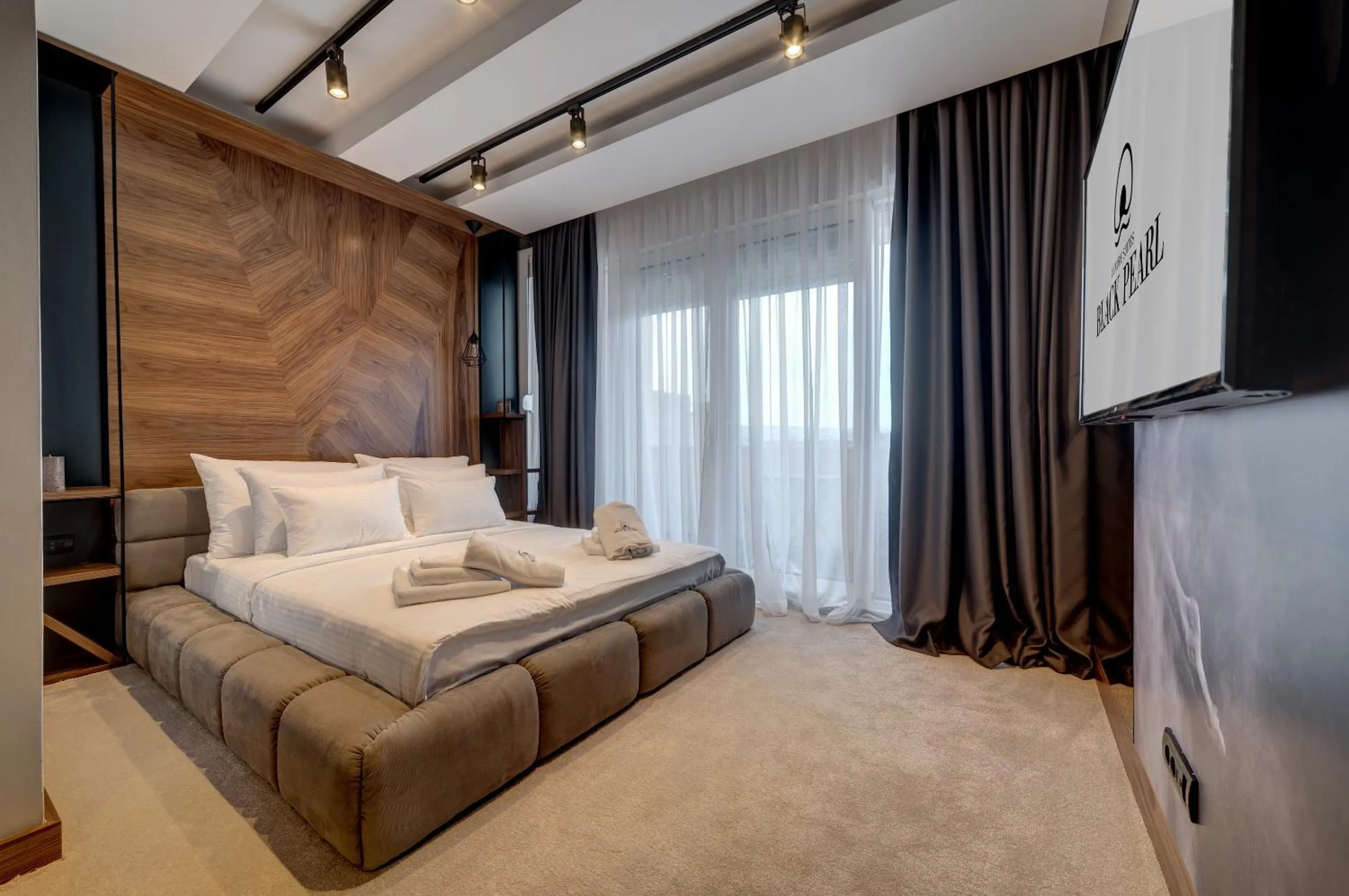 Bed in Black Pearl Luxury Suites