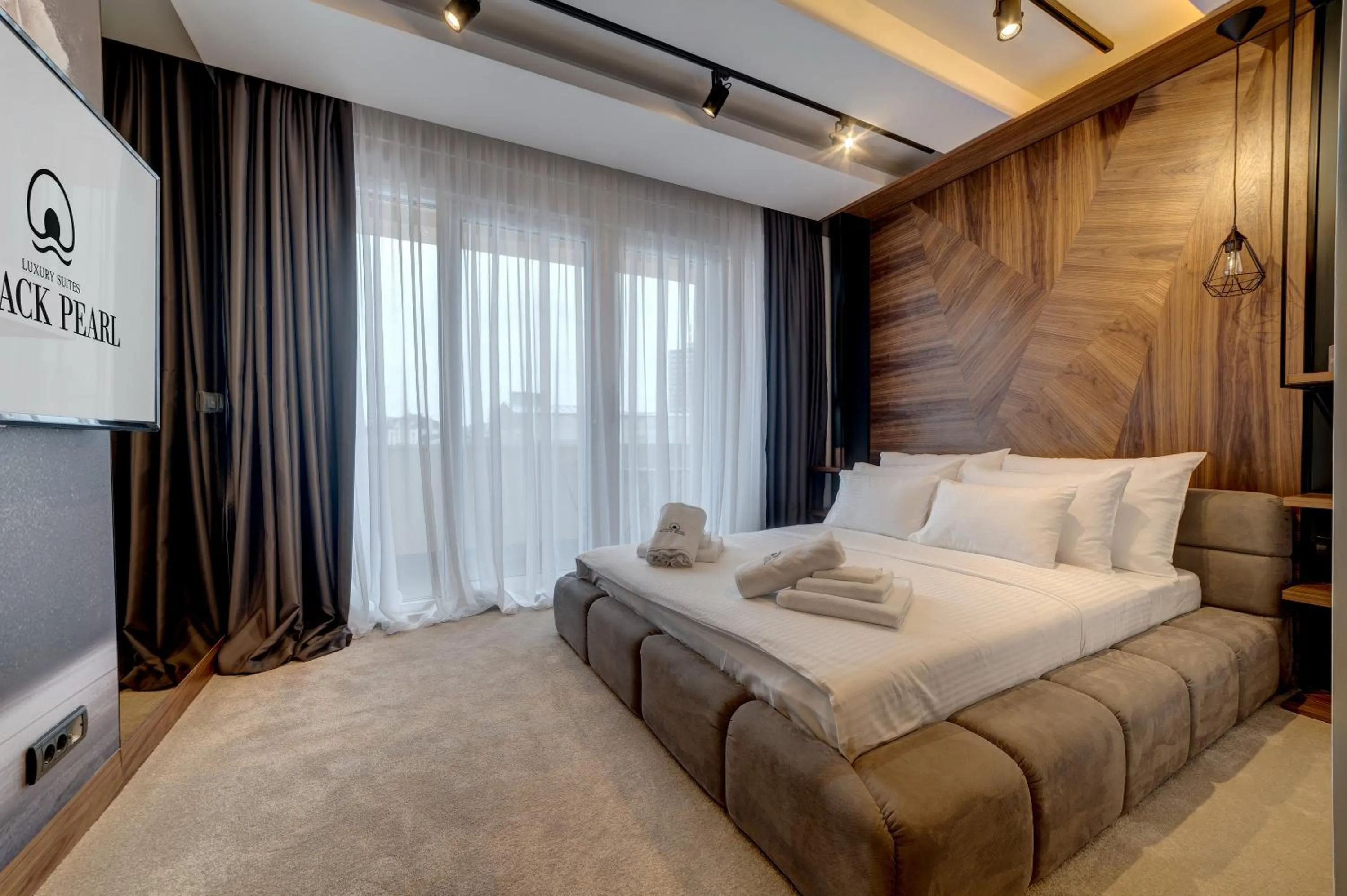 Bed in Black Pearl Luxury Suites