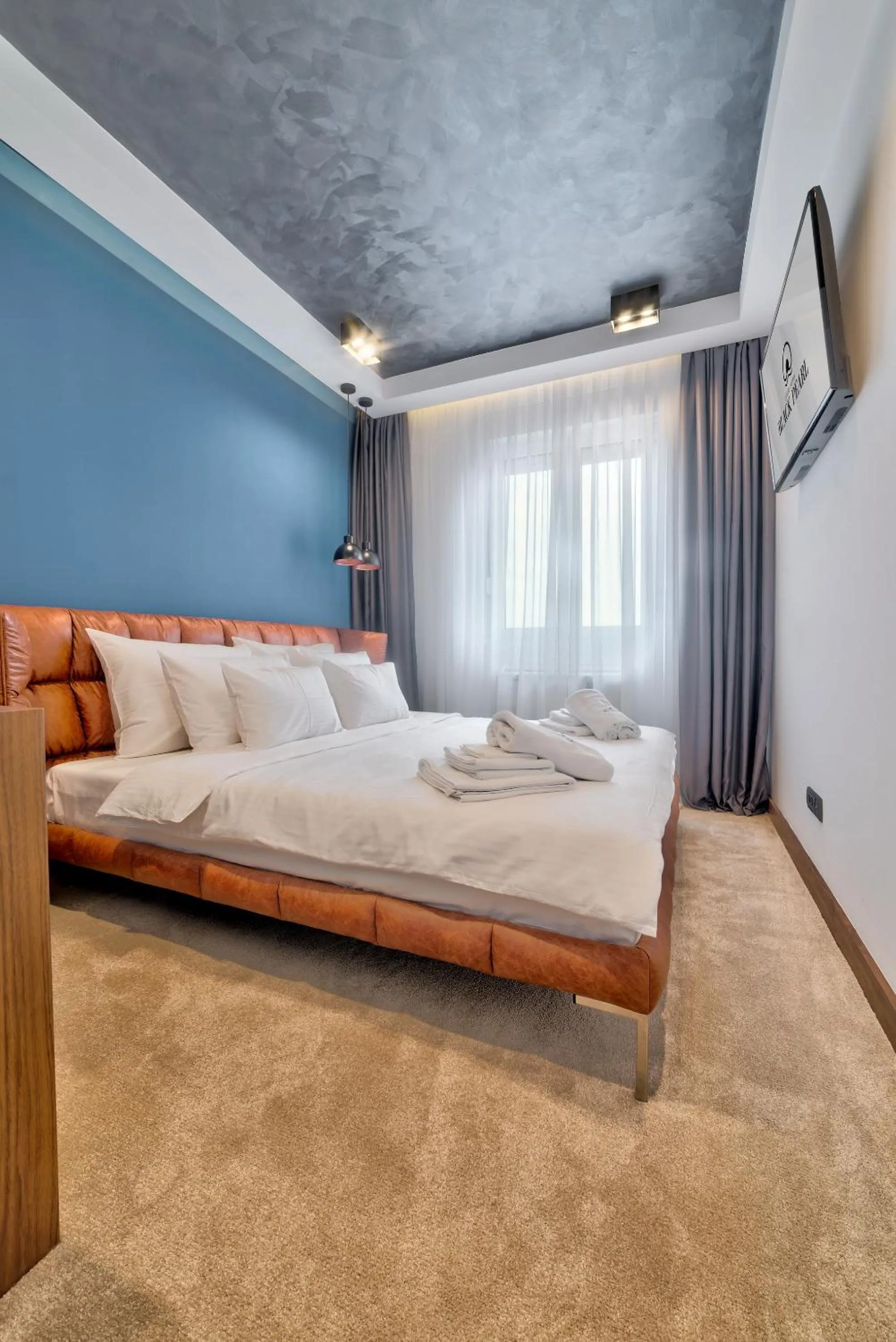 Bed in Black Pearl Luxury Suites