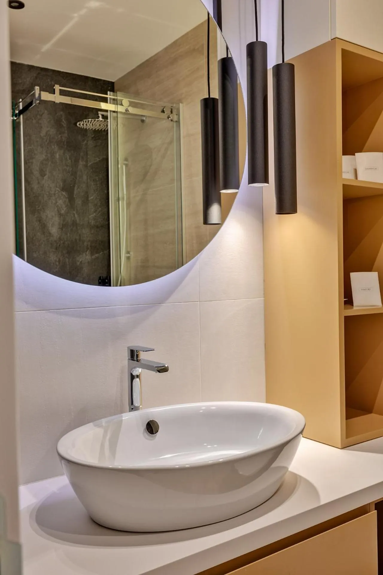 Toilet in Black Pearl Luxury Suites