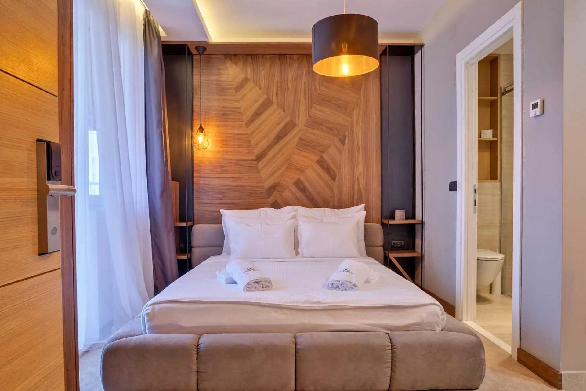 Bed in Black Pearl Luxury Suites