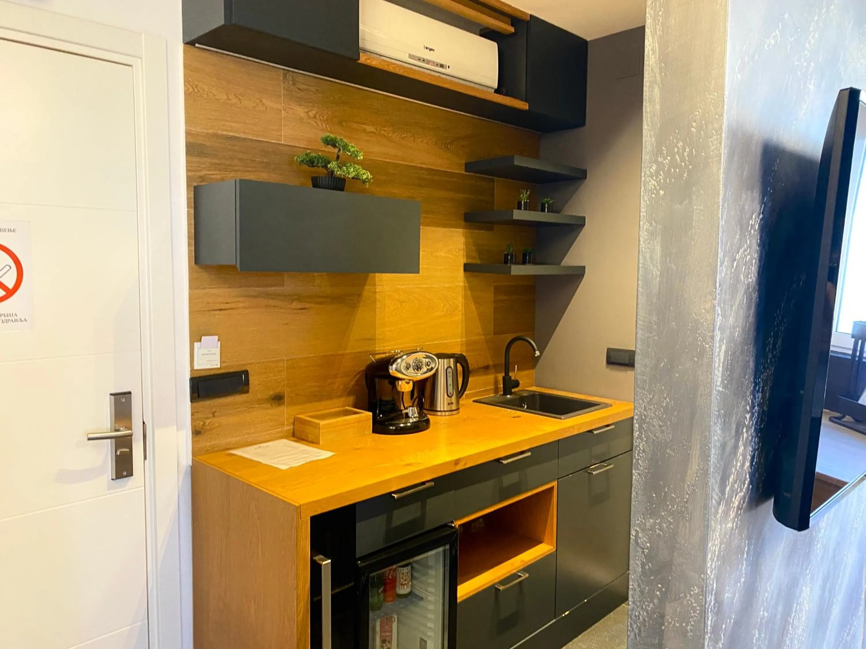 Kitchen or kitchenette in Black Pearl Luxury Suites