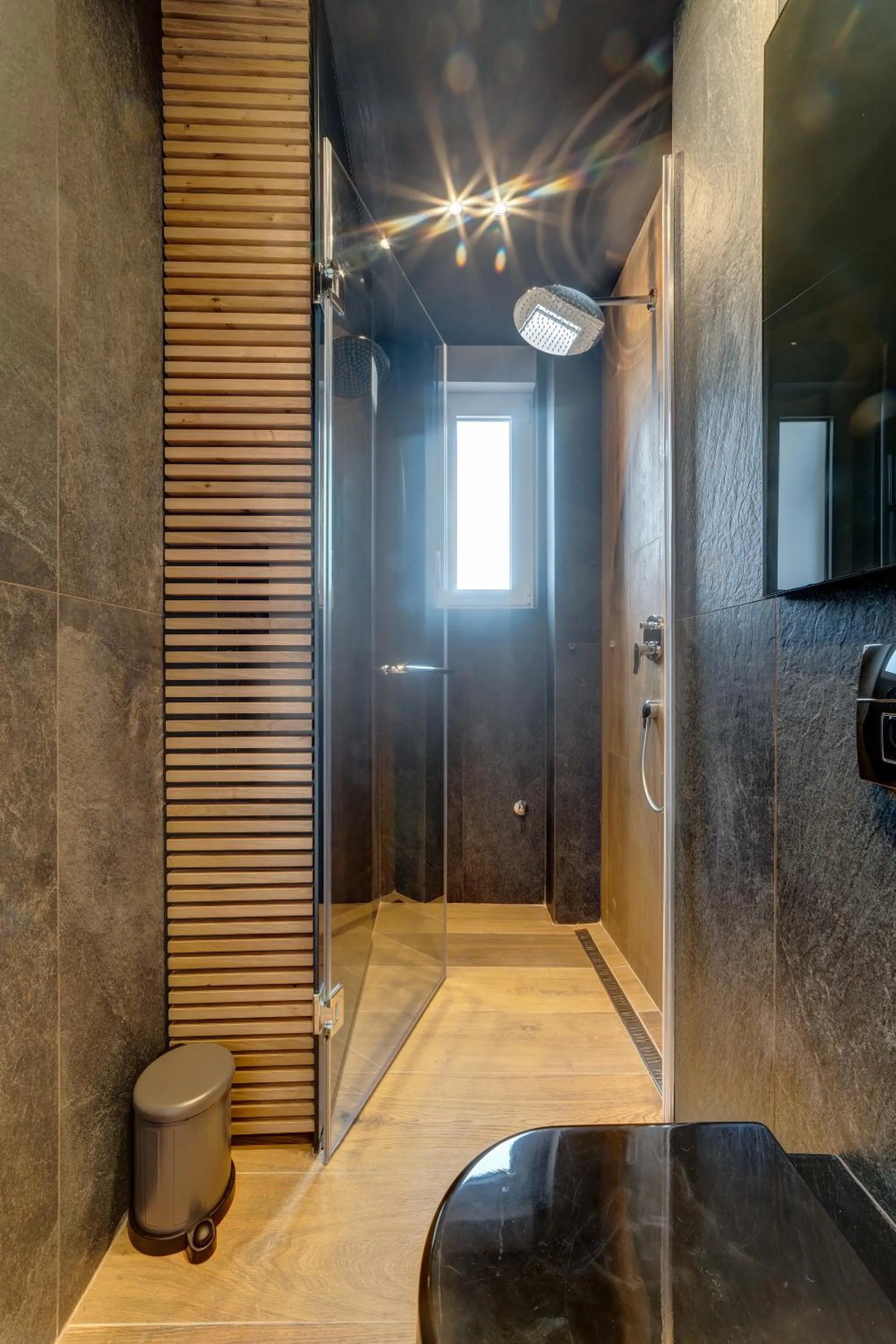 Shower in Black Pearl Luxury Suites