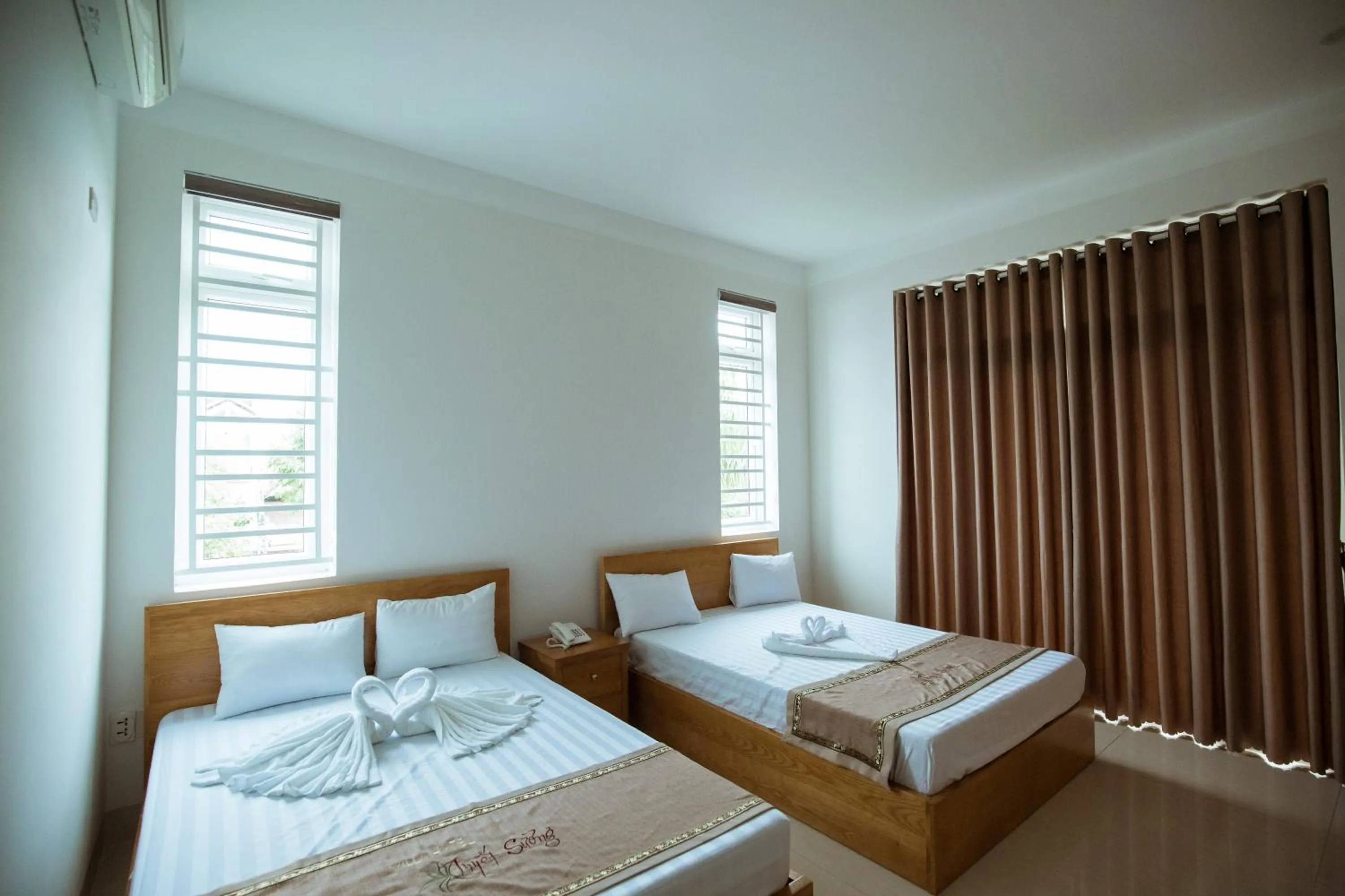 Photo of the whole room, Bed in Tuyet Suong Villa Hotel