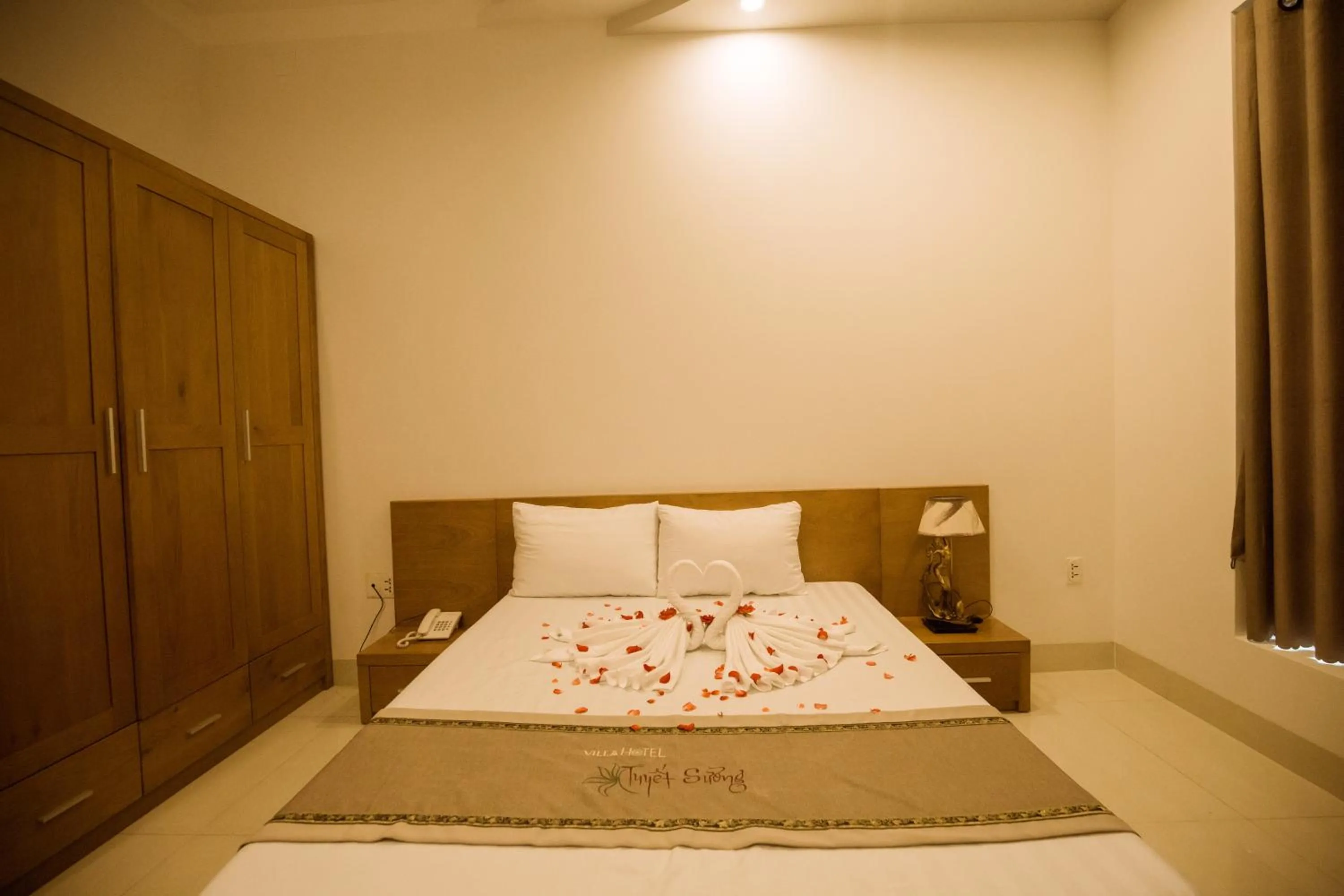 Bed in Tuyet Suong Villa Hotel