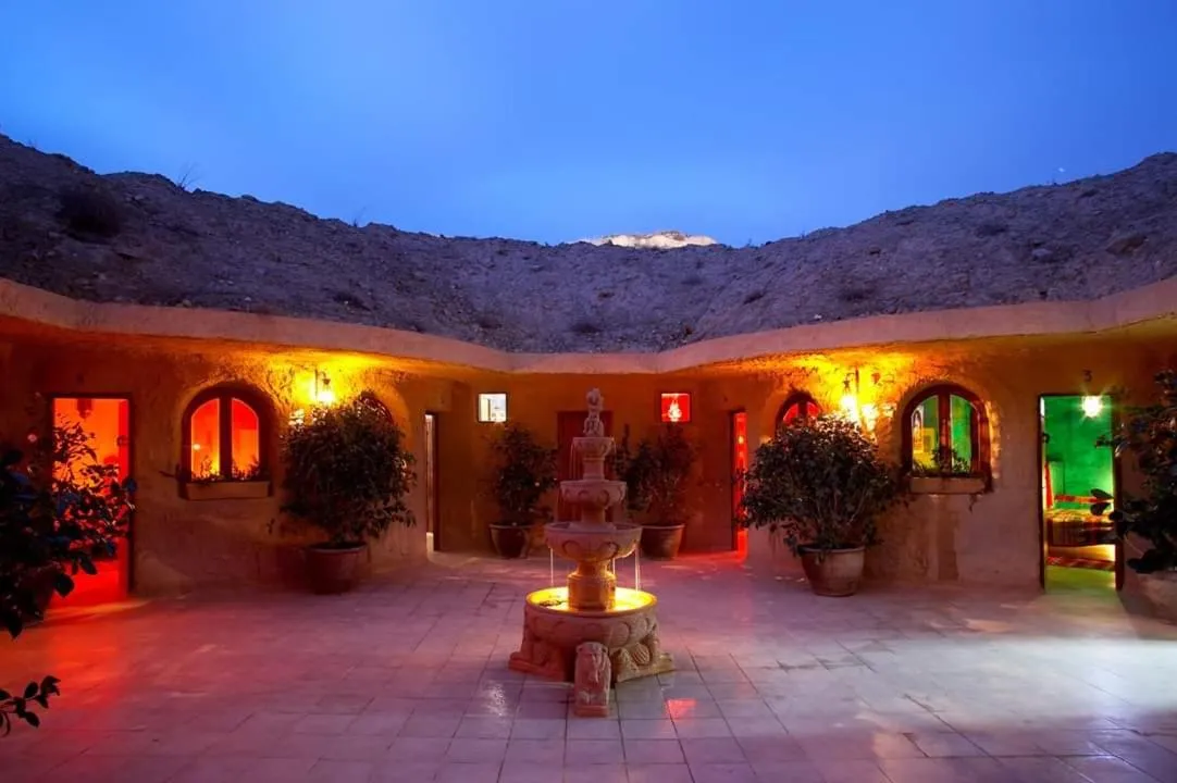 Hotel Cueva Tardienta Monegros-Adults Only