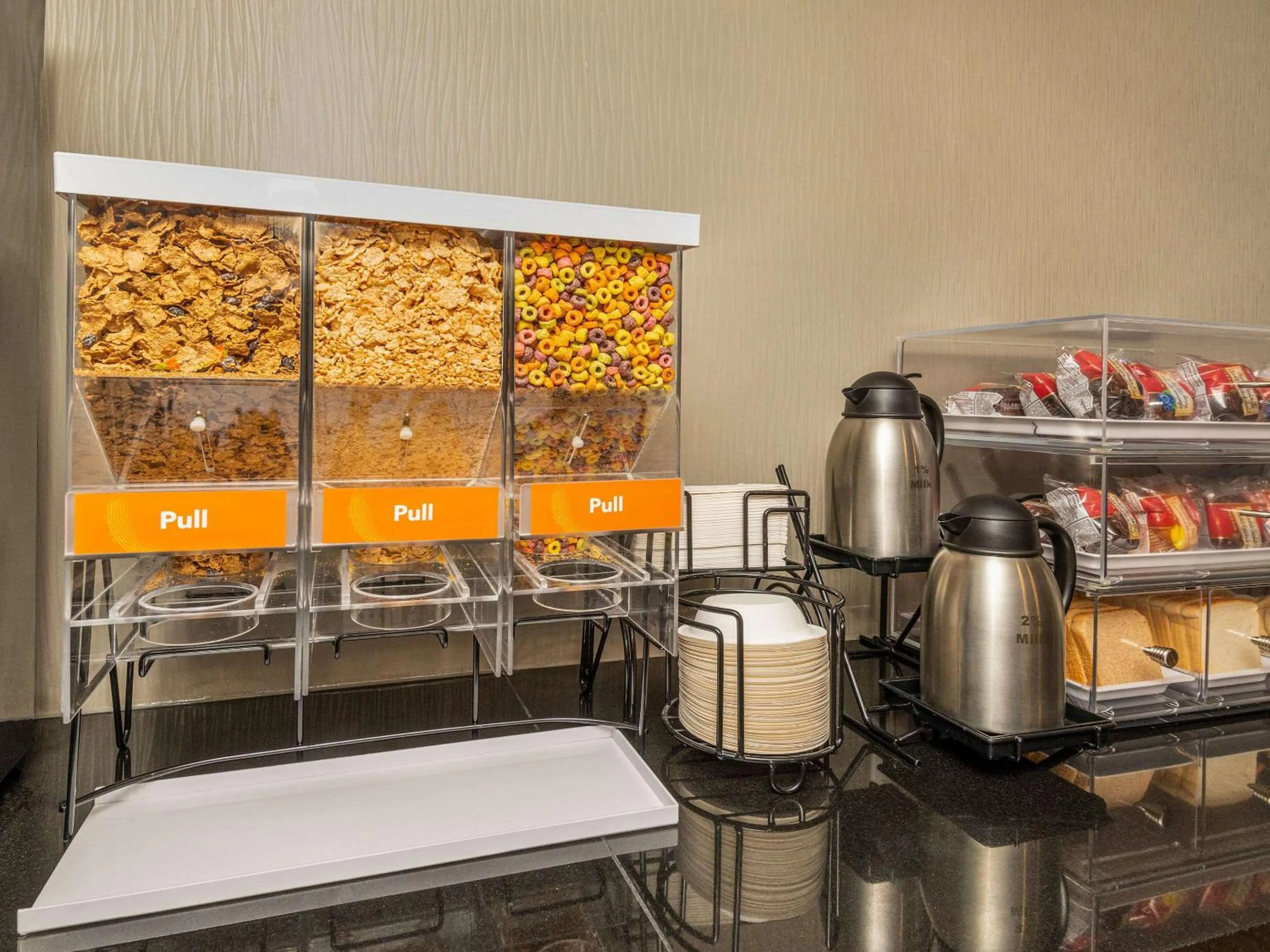 Breakfast in Comfort Inn West