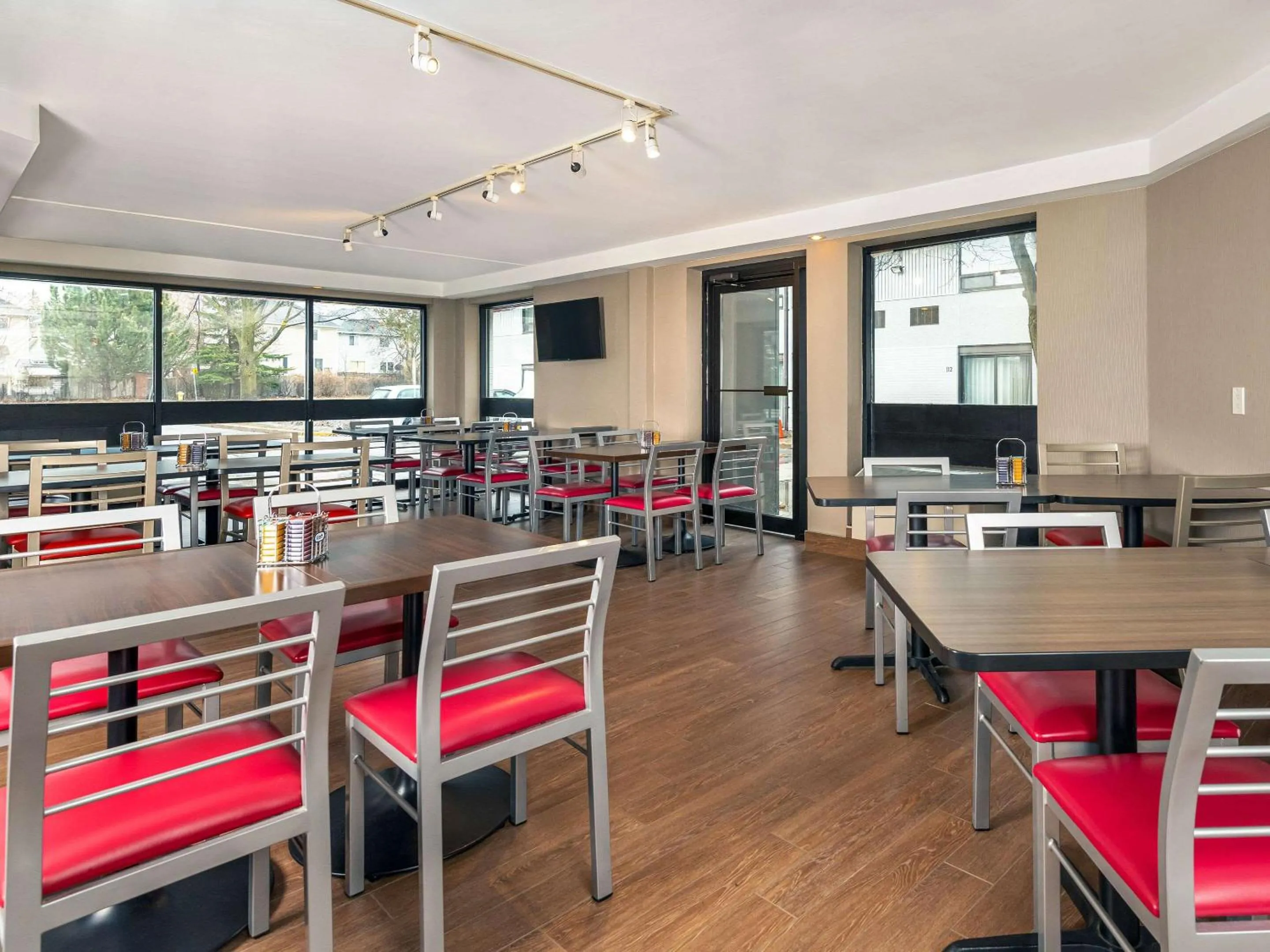 Breakfast in Comfort Inn West