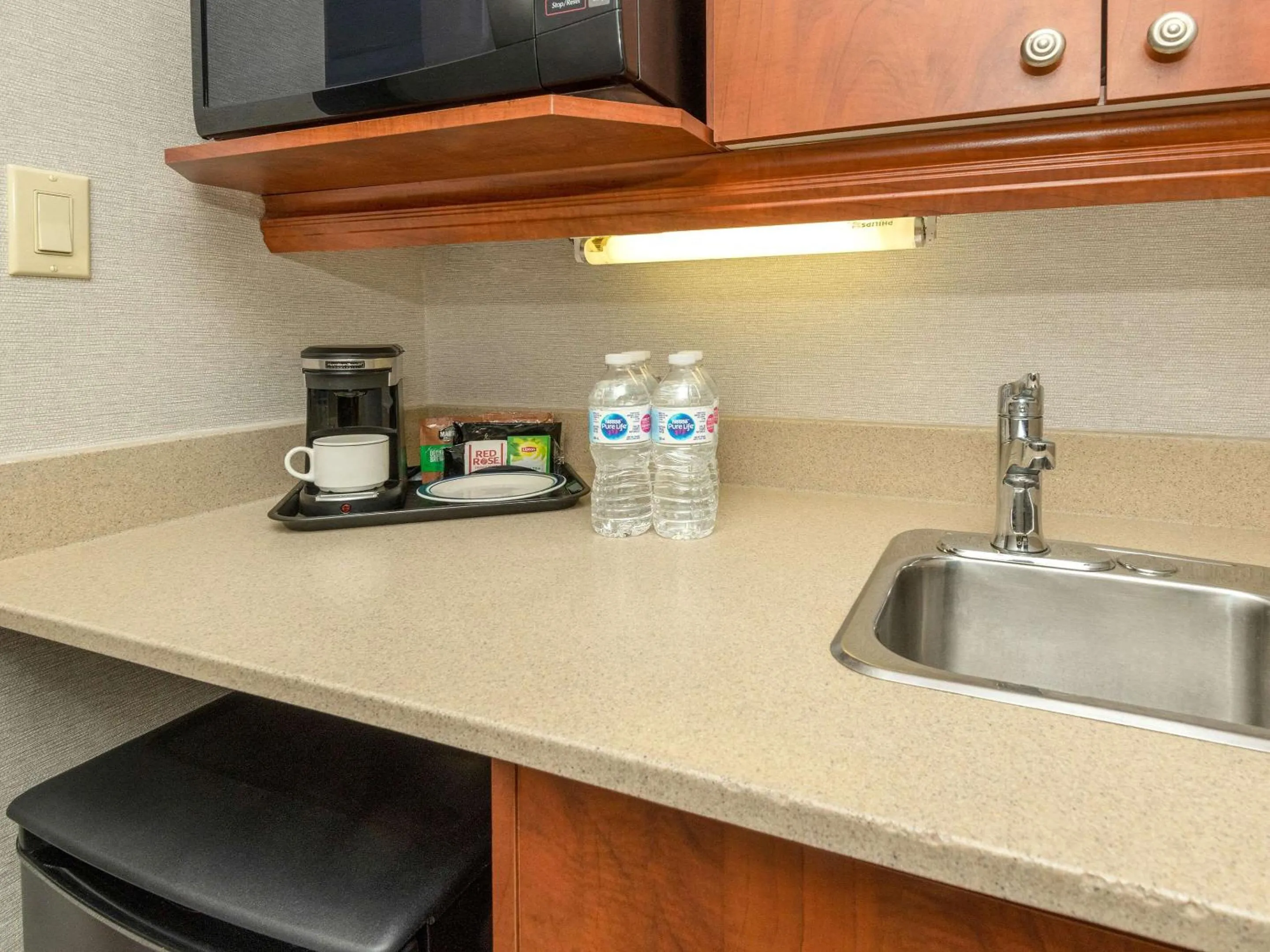 Bedroom in Comfort Inn West