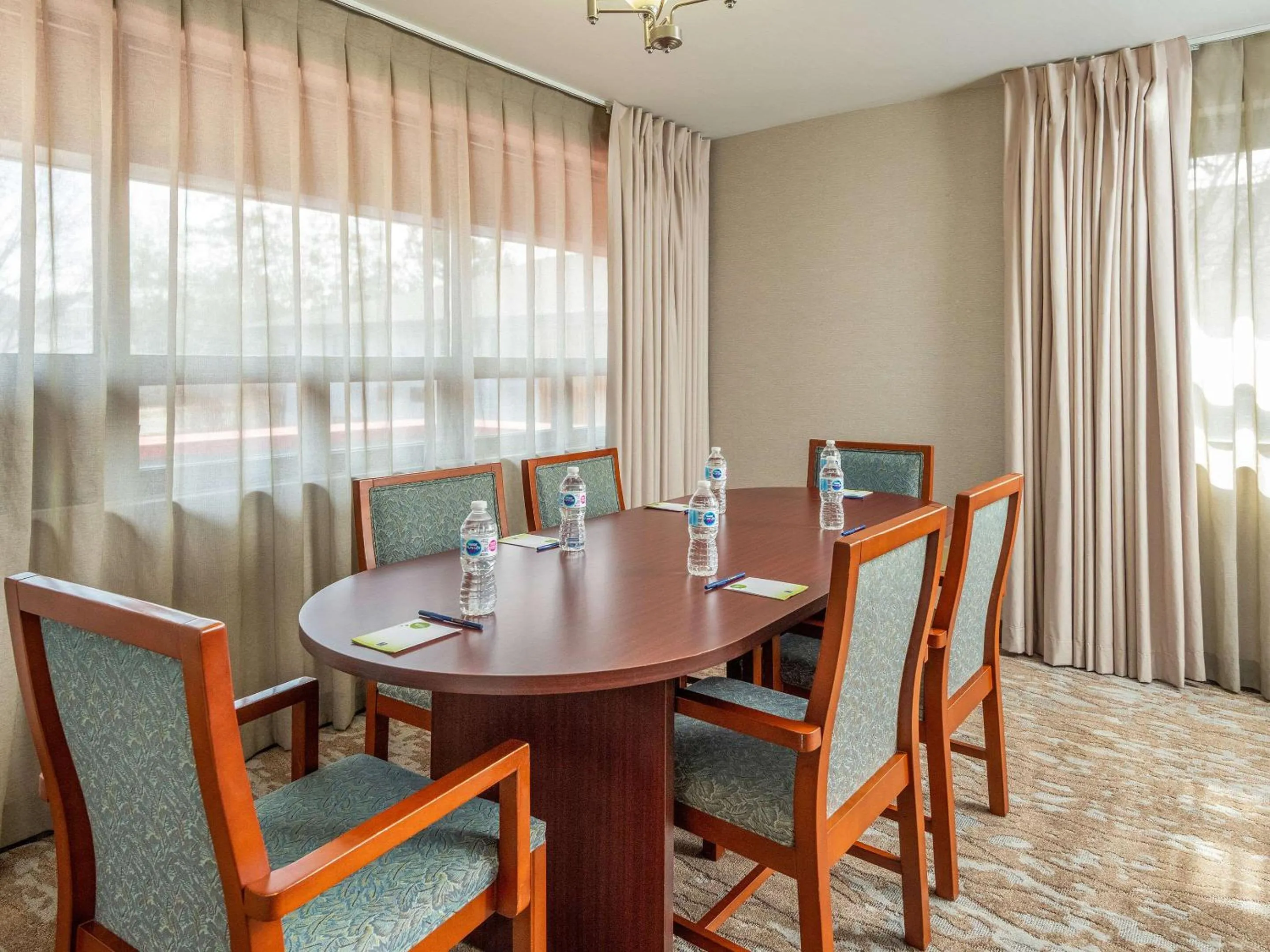 Bedroom in Comfort Inn West