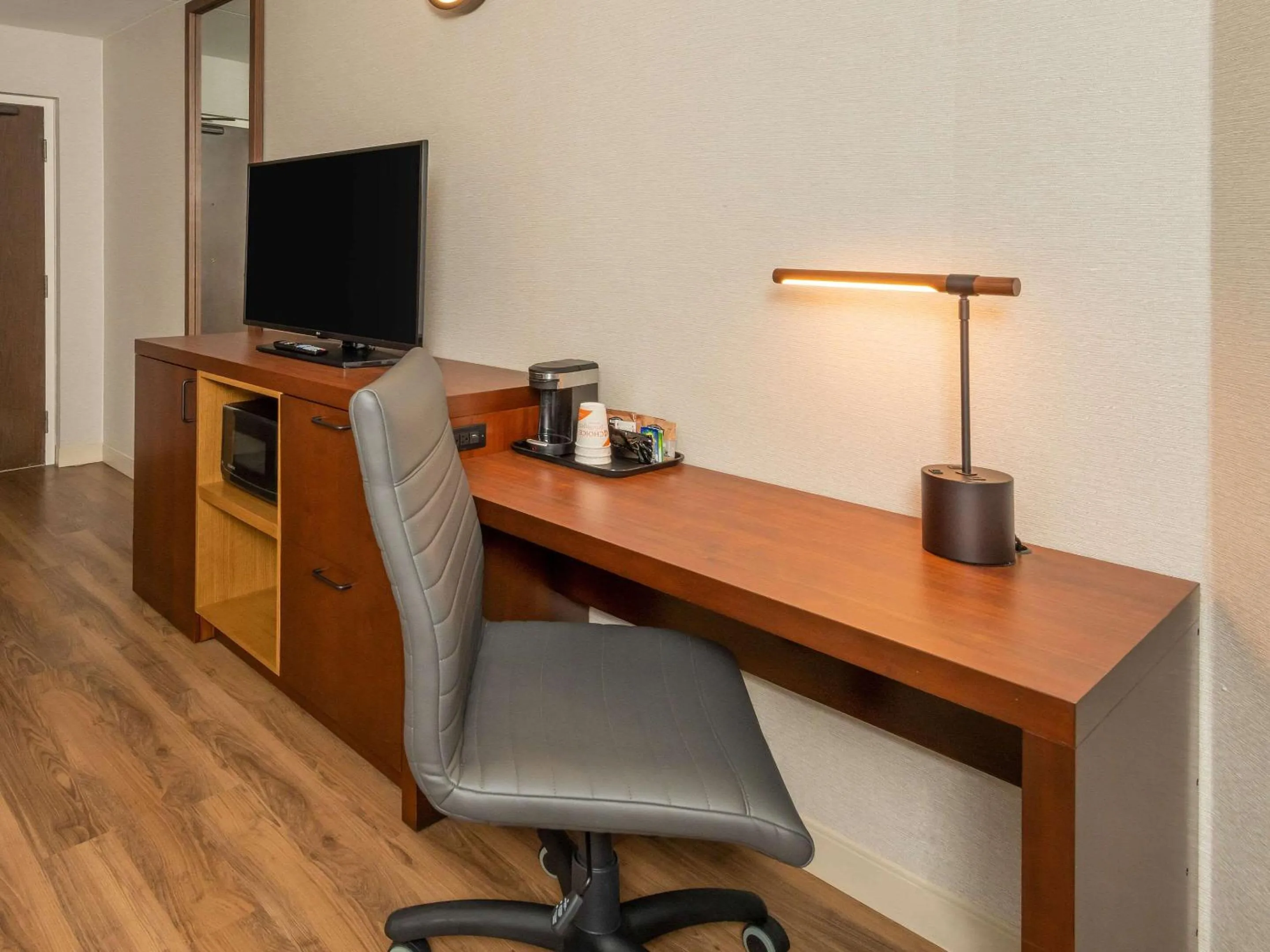 Bedroom in Comfort Inn West