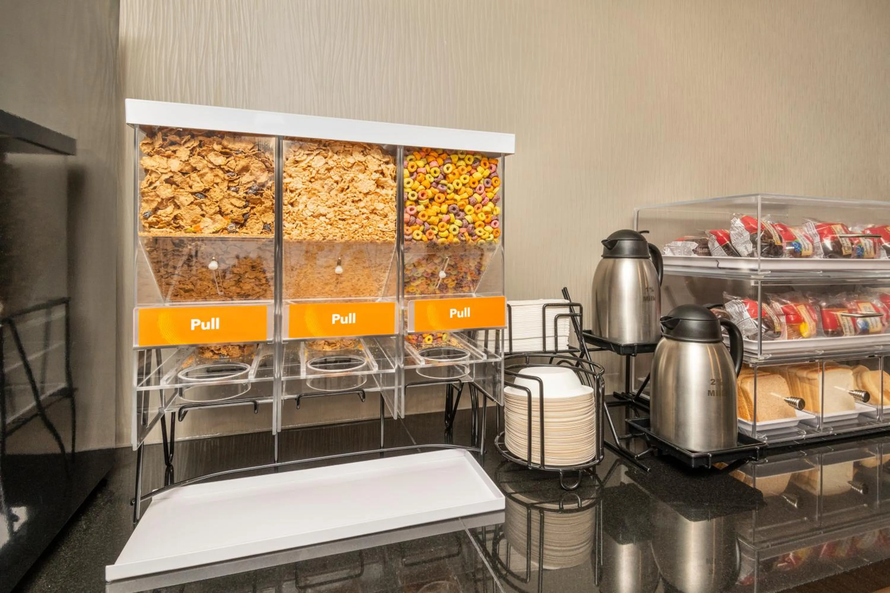 Food and drinks in Comfort Inn West