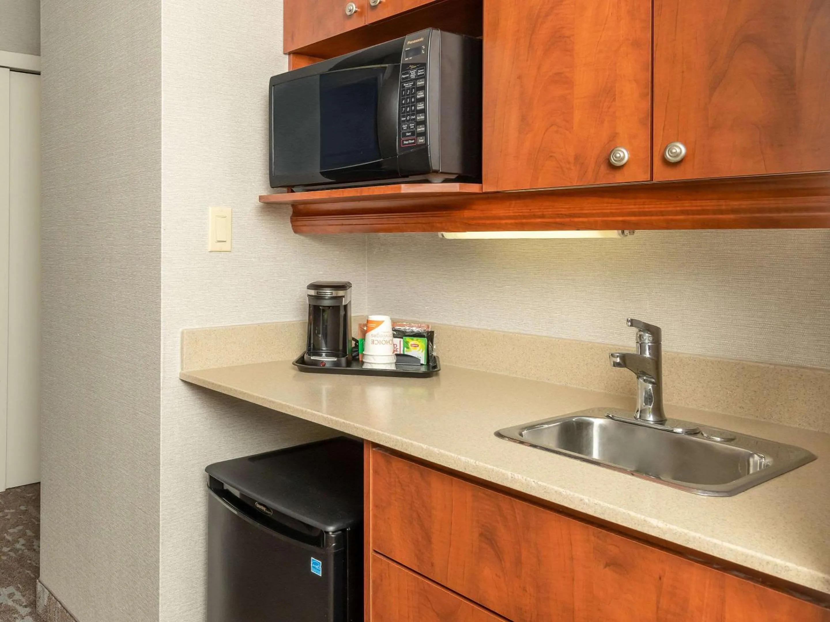 Bedroom in Comfort Inn West