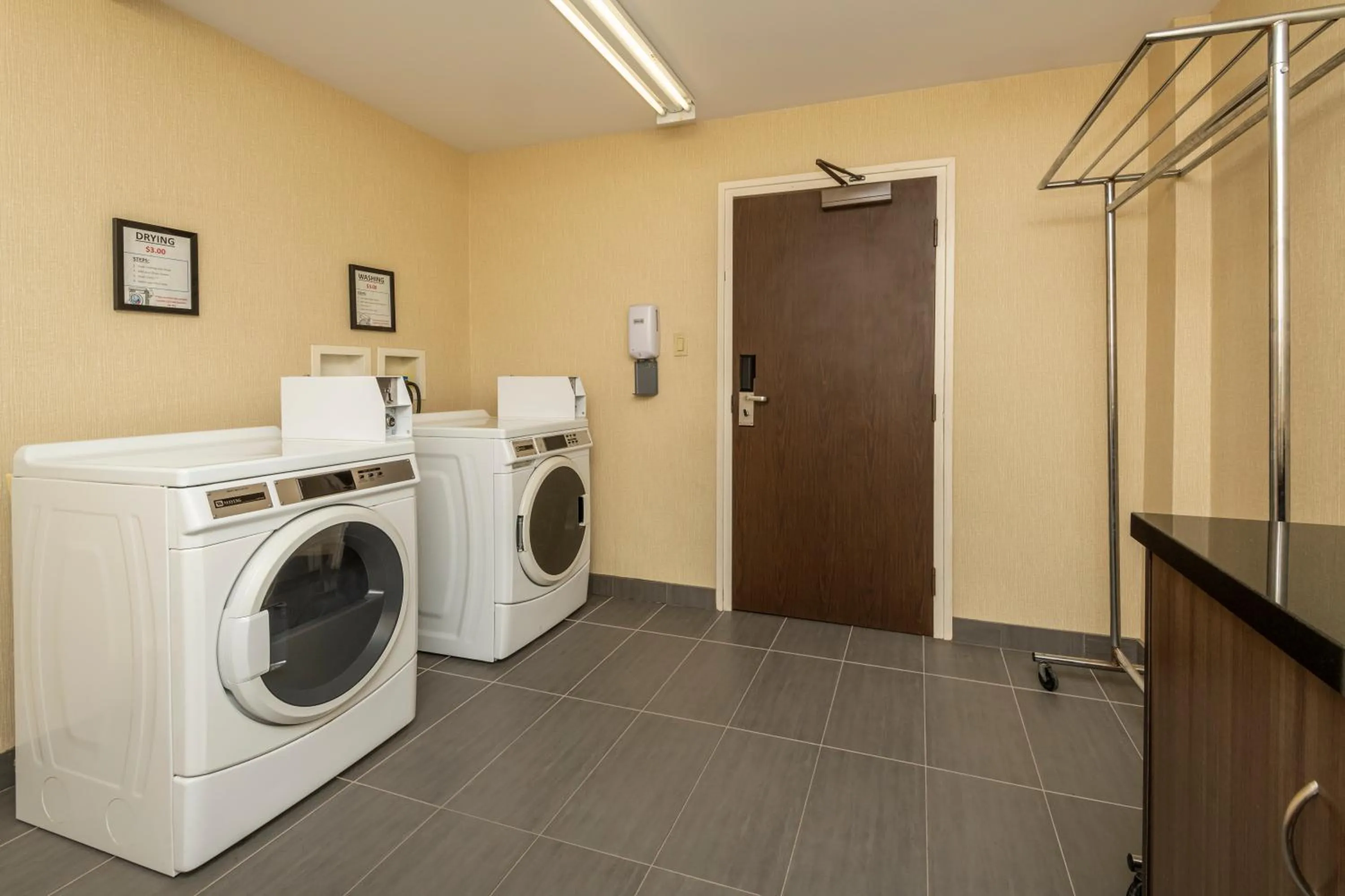 laundry in Comfort Inn West